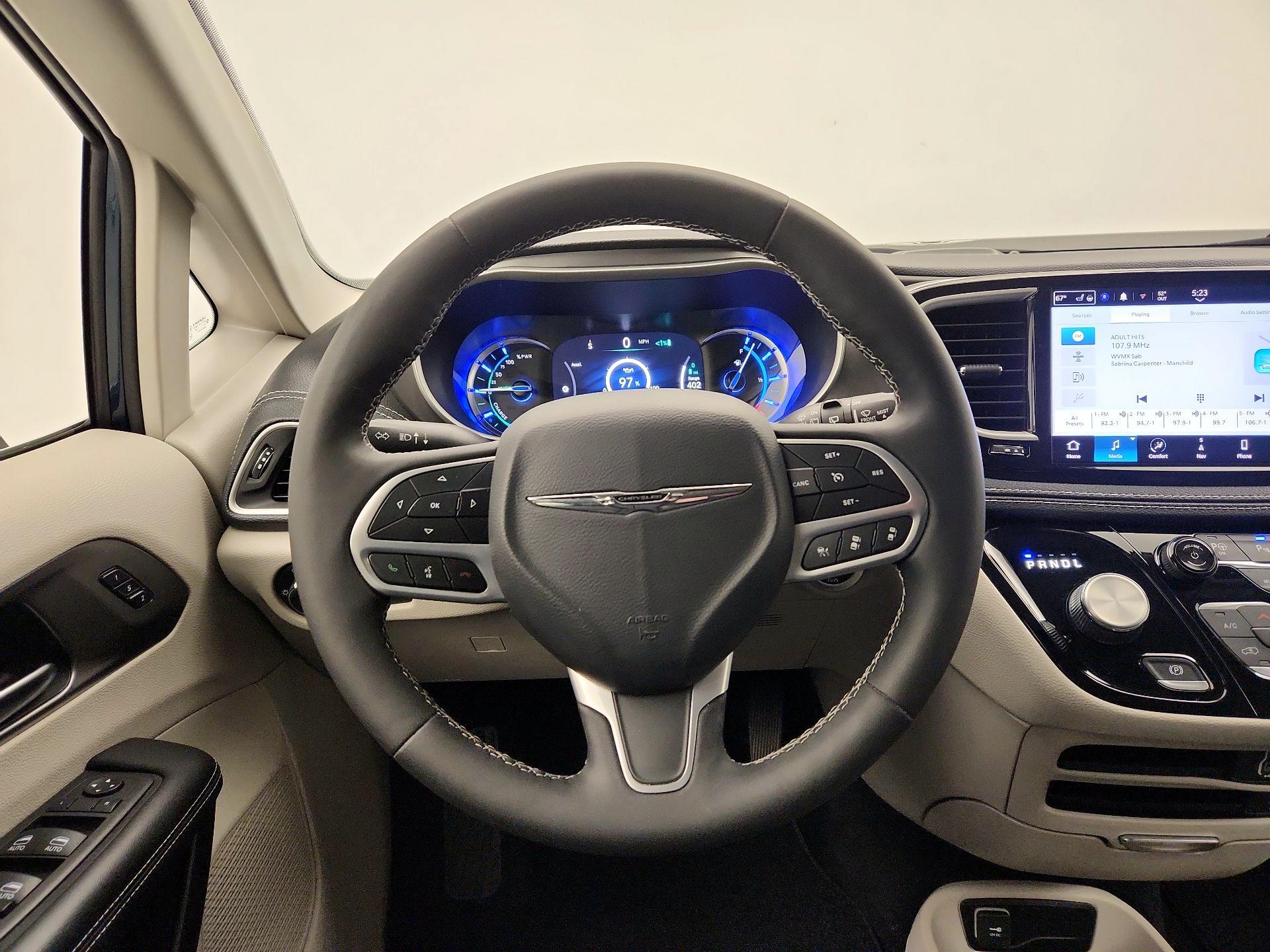 Thumbnail: 2022 Chrysler Pacifica - 10