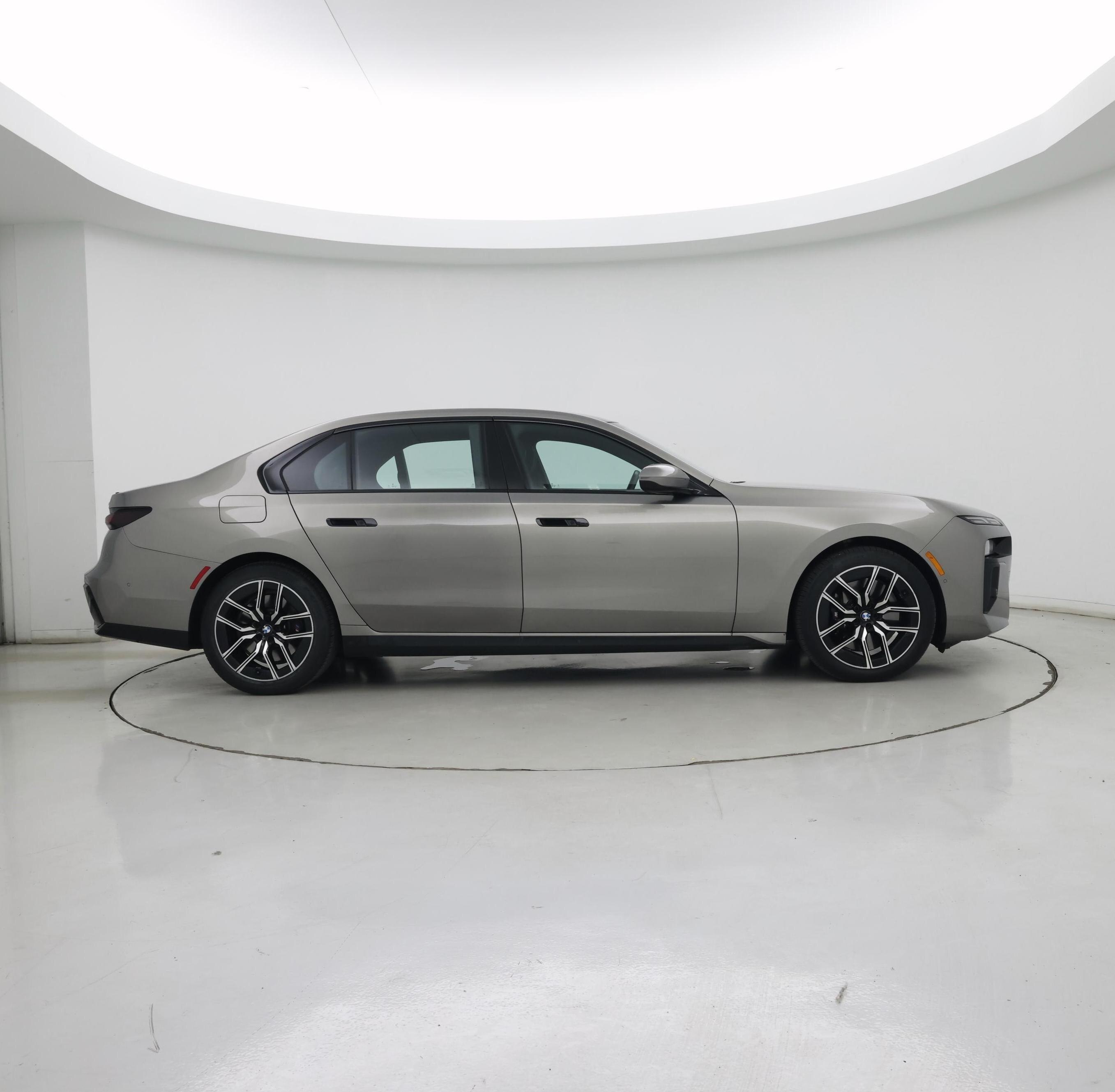 Thumbnail: 2023 BMW 7 Series - 7