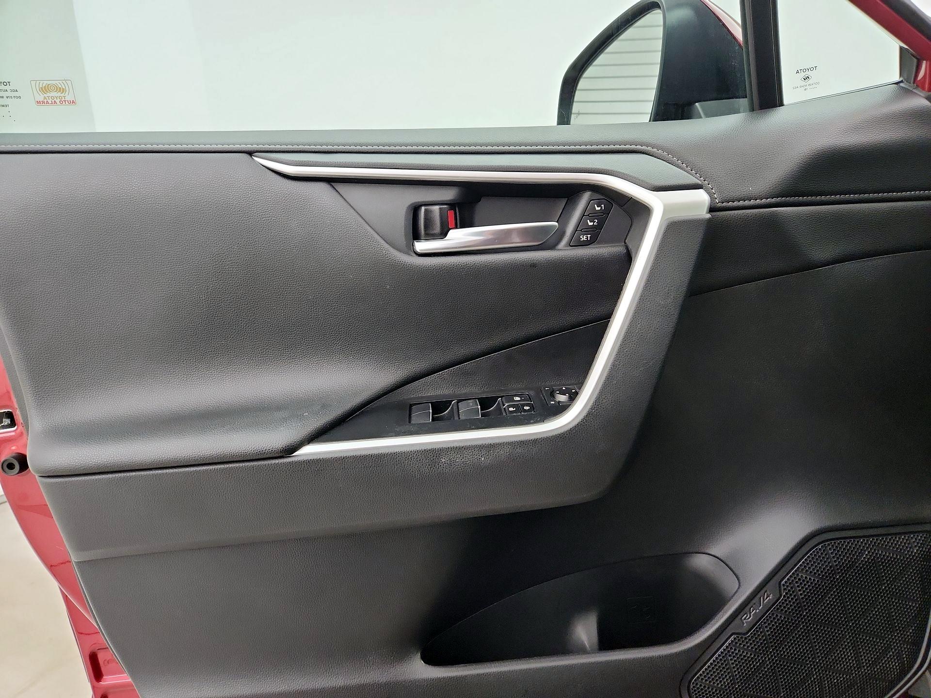 Thumbnail: 2019 Toyota RAV4 - 12