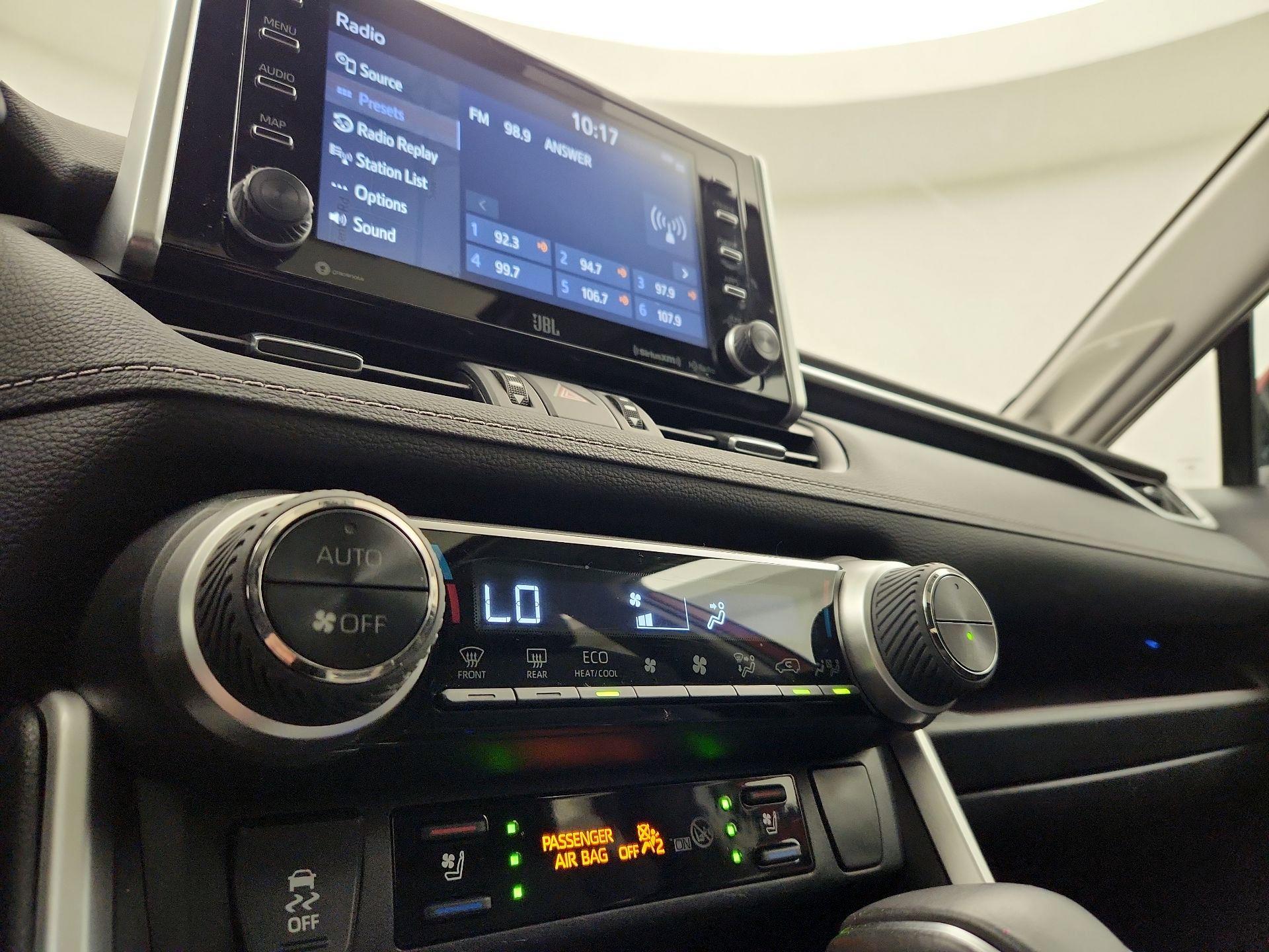 Thumbnail: 2019 Toyota RAV4 - 17