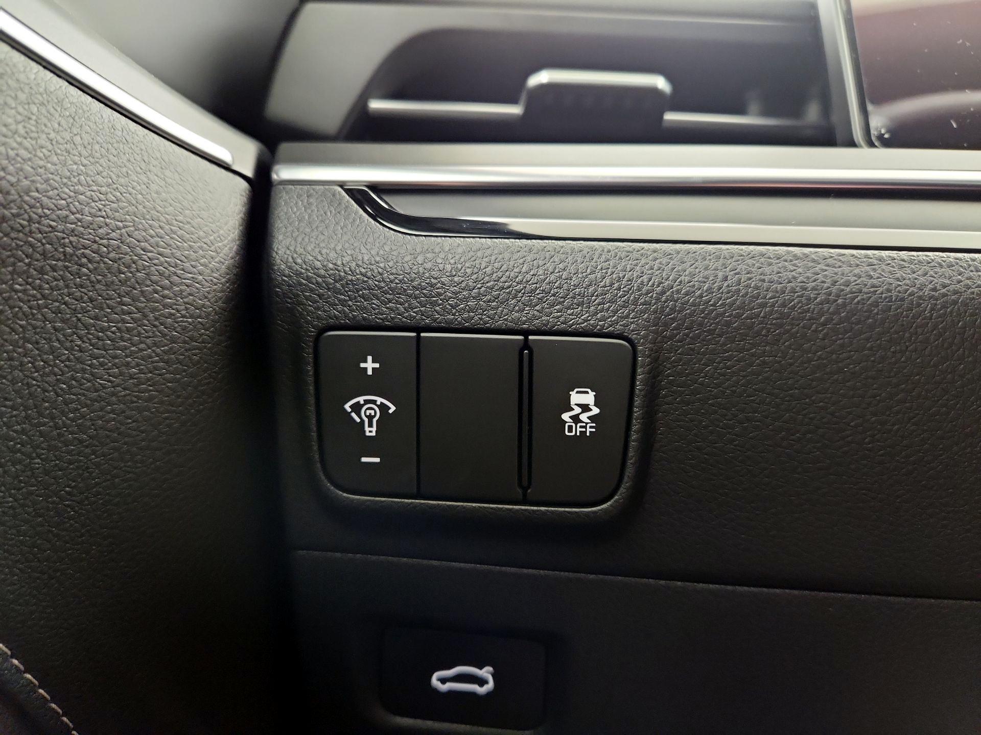 Thumbnail: 2025 Kia K5 - 13