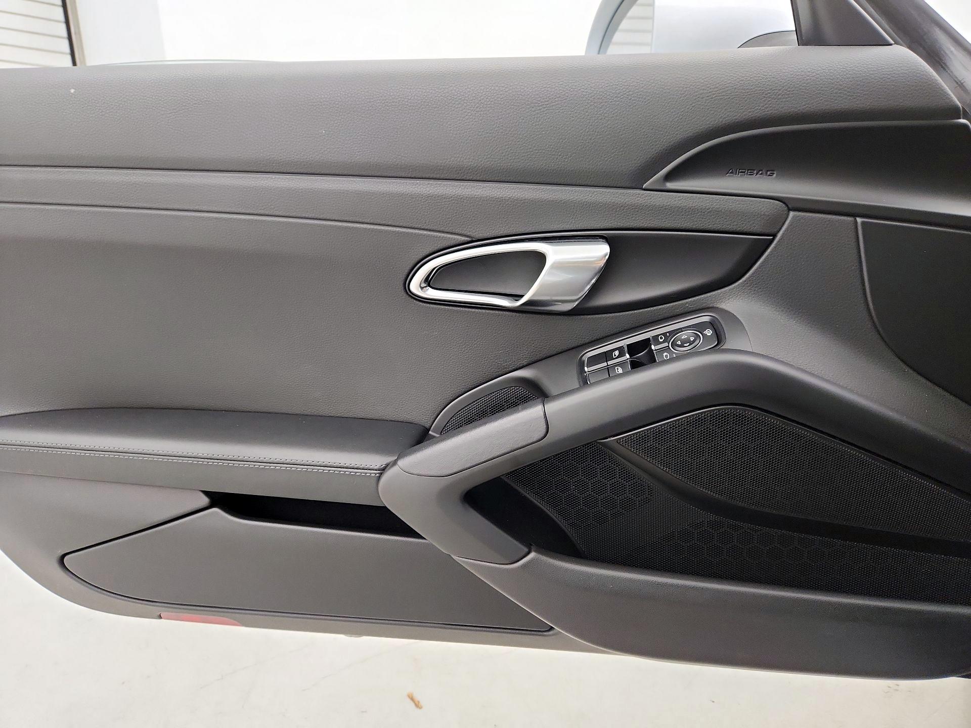 Thumbnail: 2015 Porsche Cayman - 12