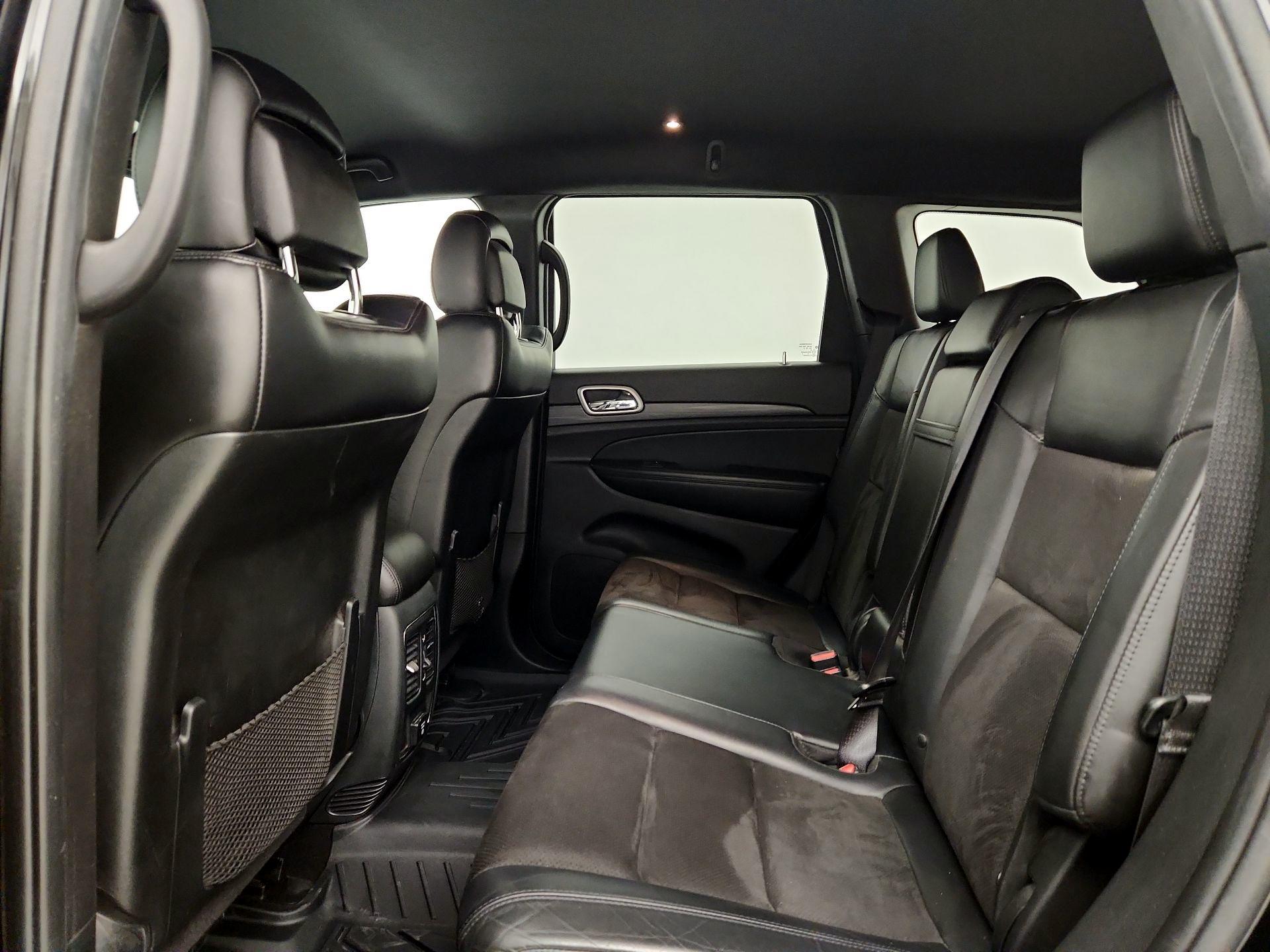 Thumbnail: 2020 Jeep Grand Cherokee - 20