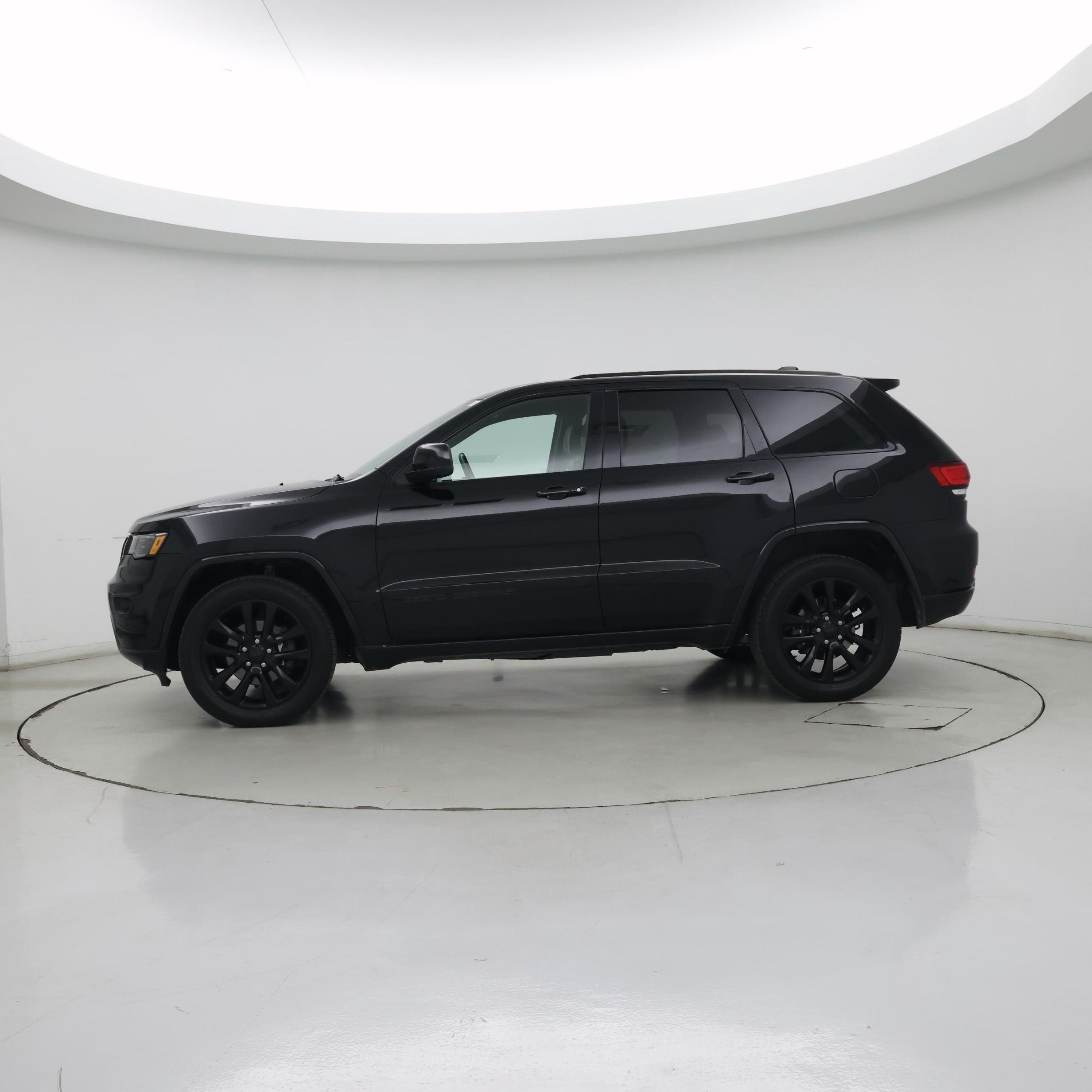 Thumbnail: 2020 Jeep Grand Cherokee - 3