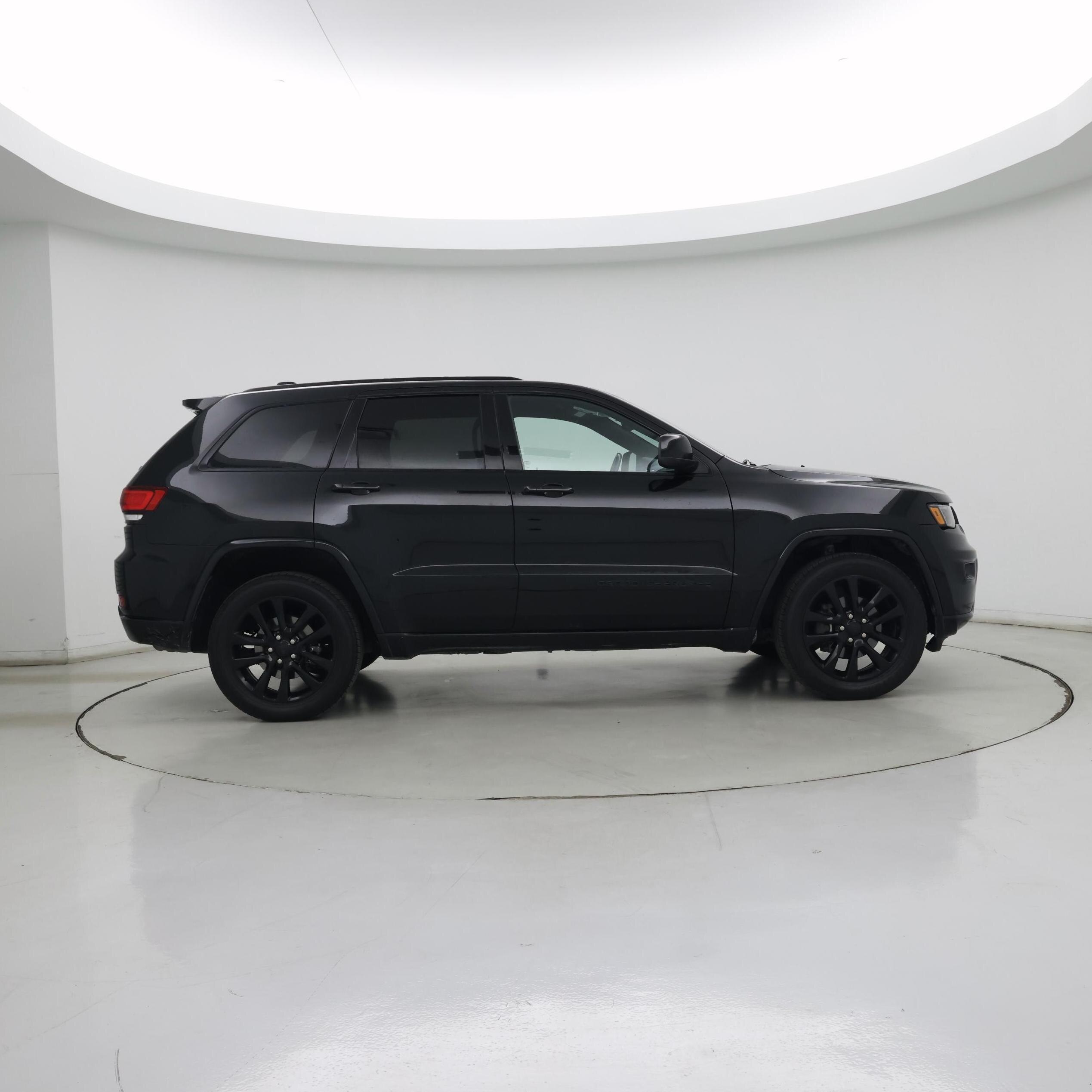 Thumbnail: 2020 Jeep Grand Cherokee - 7