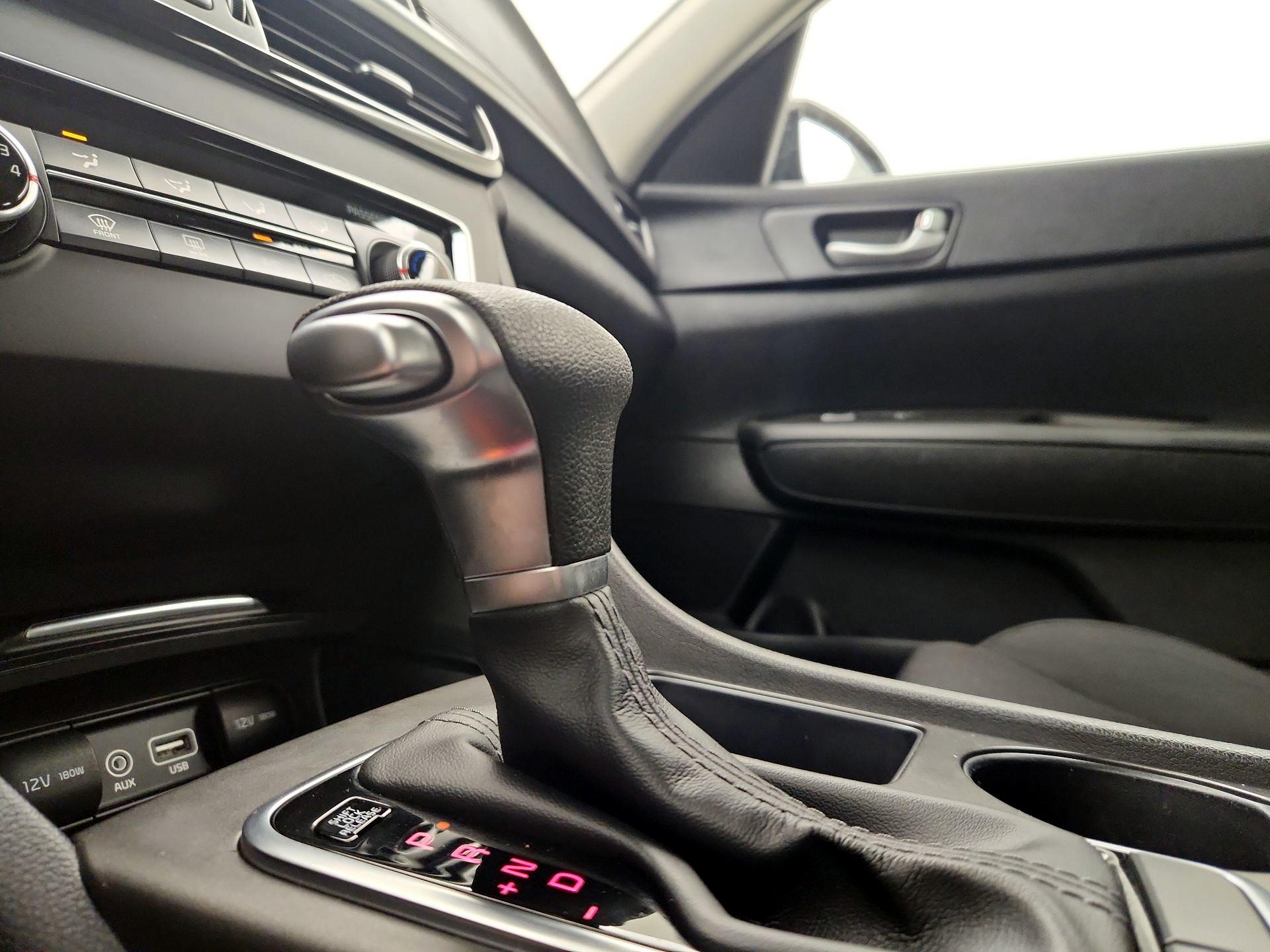 Thumbnail: 2016 Kia Optima - 17