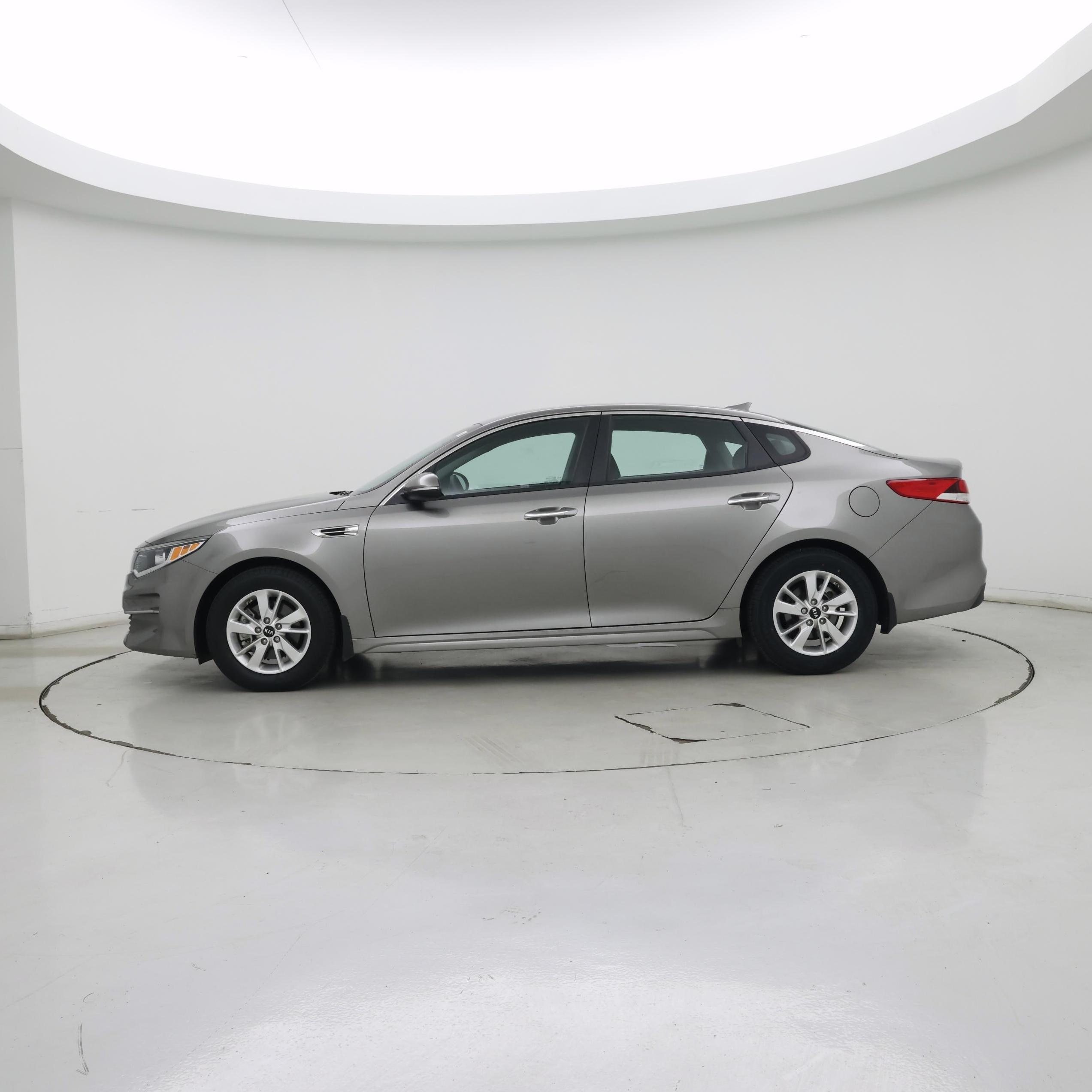 Thumbnail: 2016 Kia Optima - 3
