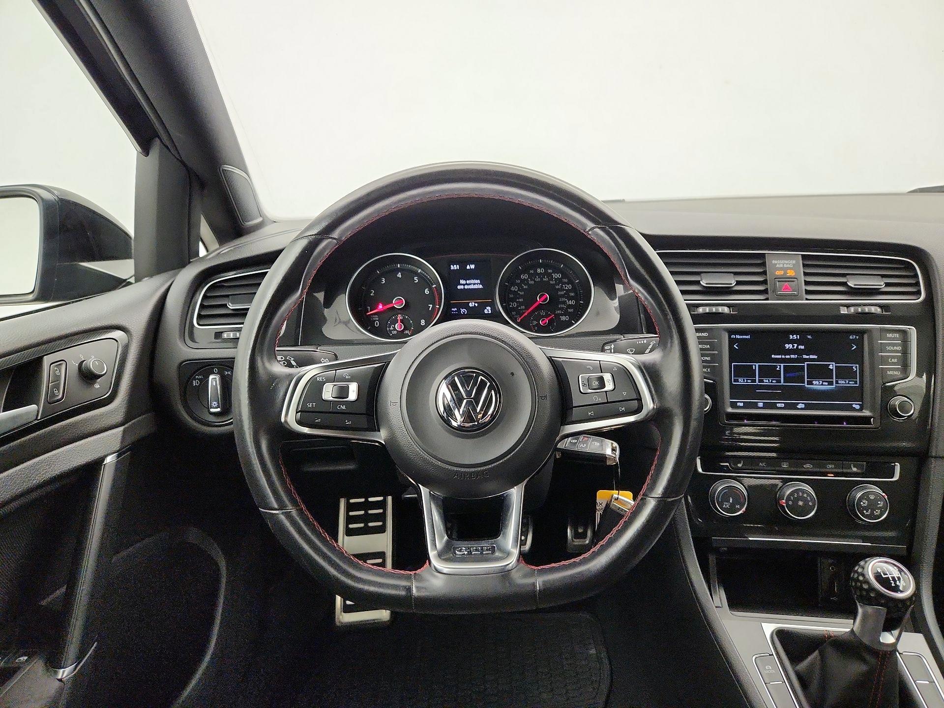 Thumbnail: 2016 Volkswagen Golf - 10