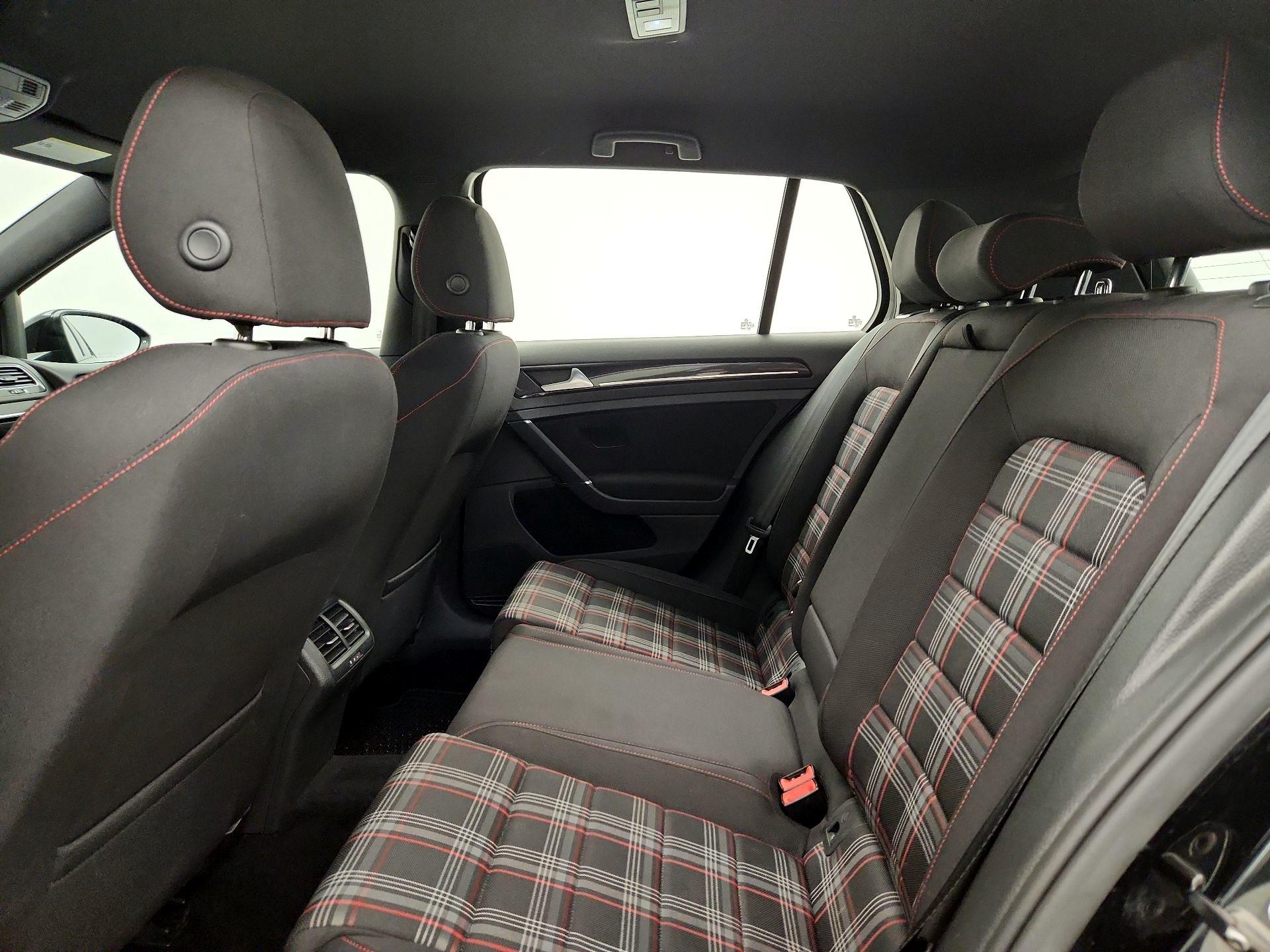 Thumbnail: 2016 Volkswagen Golf - 19