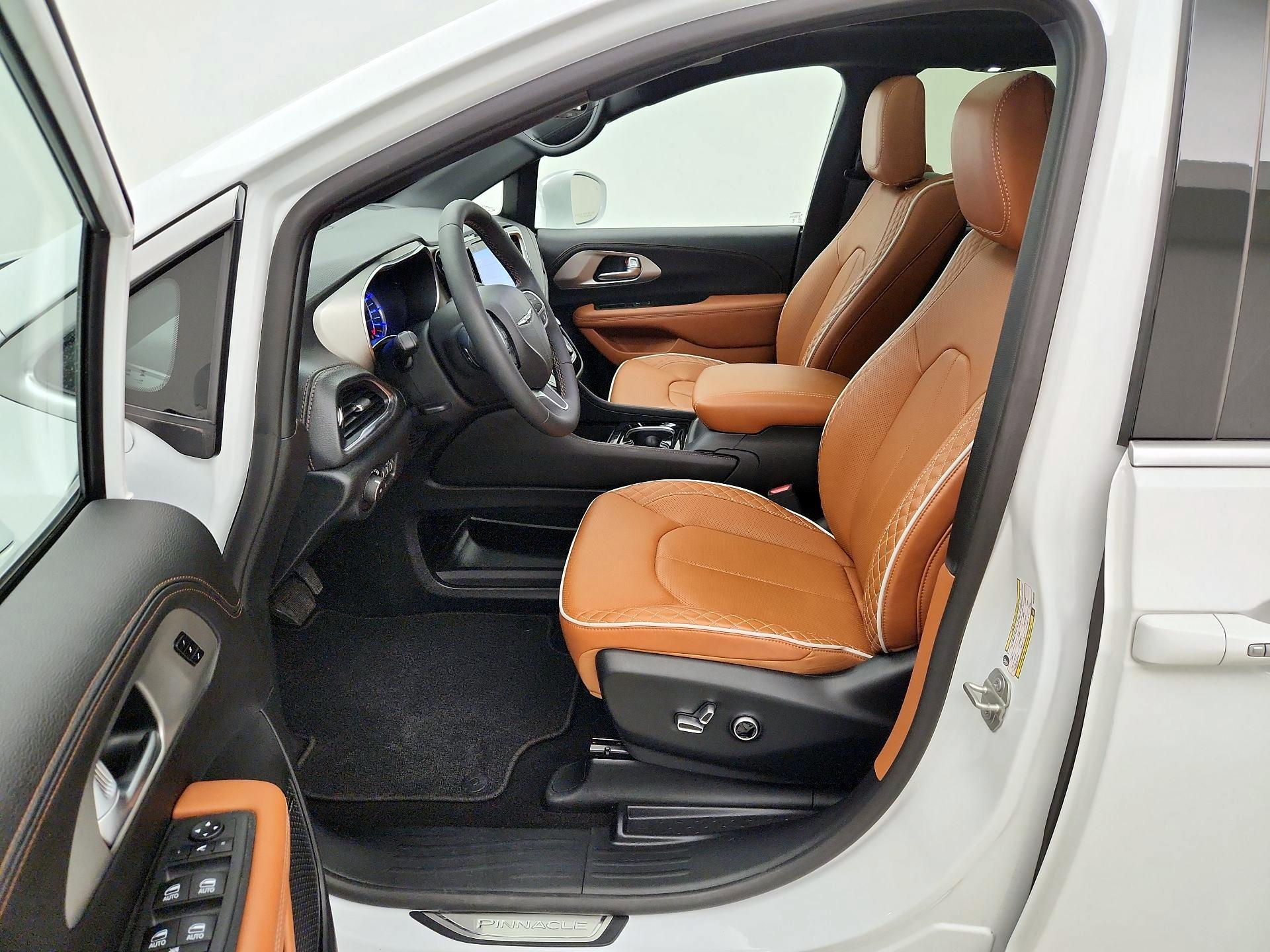 Thumbnail: 2024 Chrysler Pacifica - 11