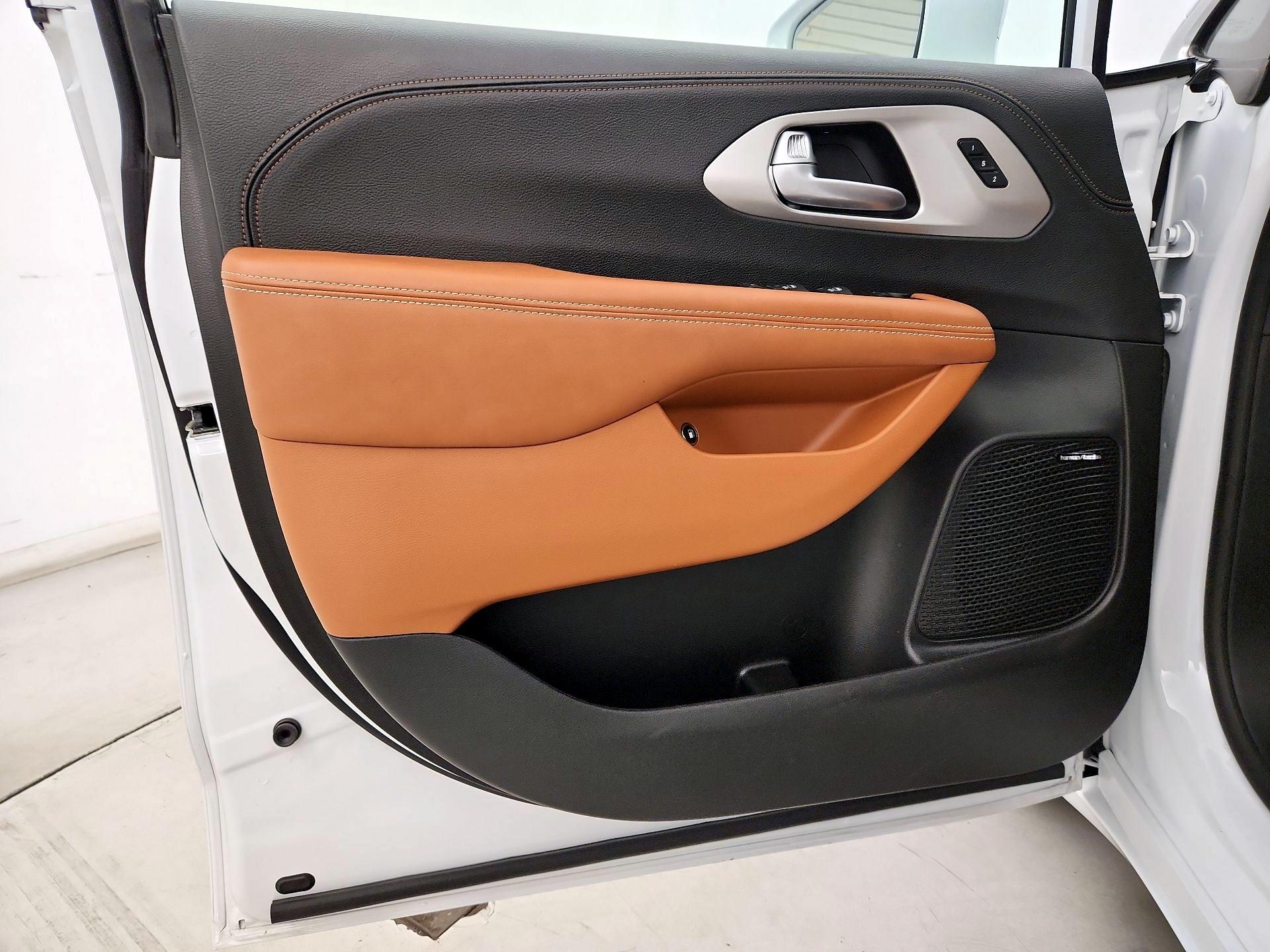 Thumbnail: 2024 Chrysler Pacifica - 12