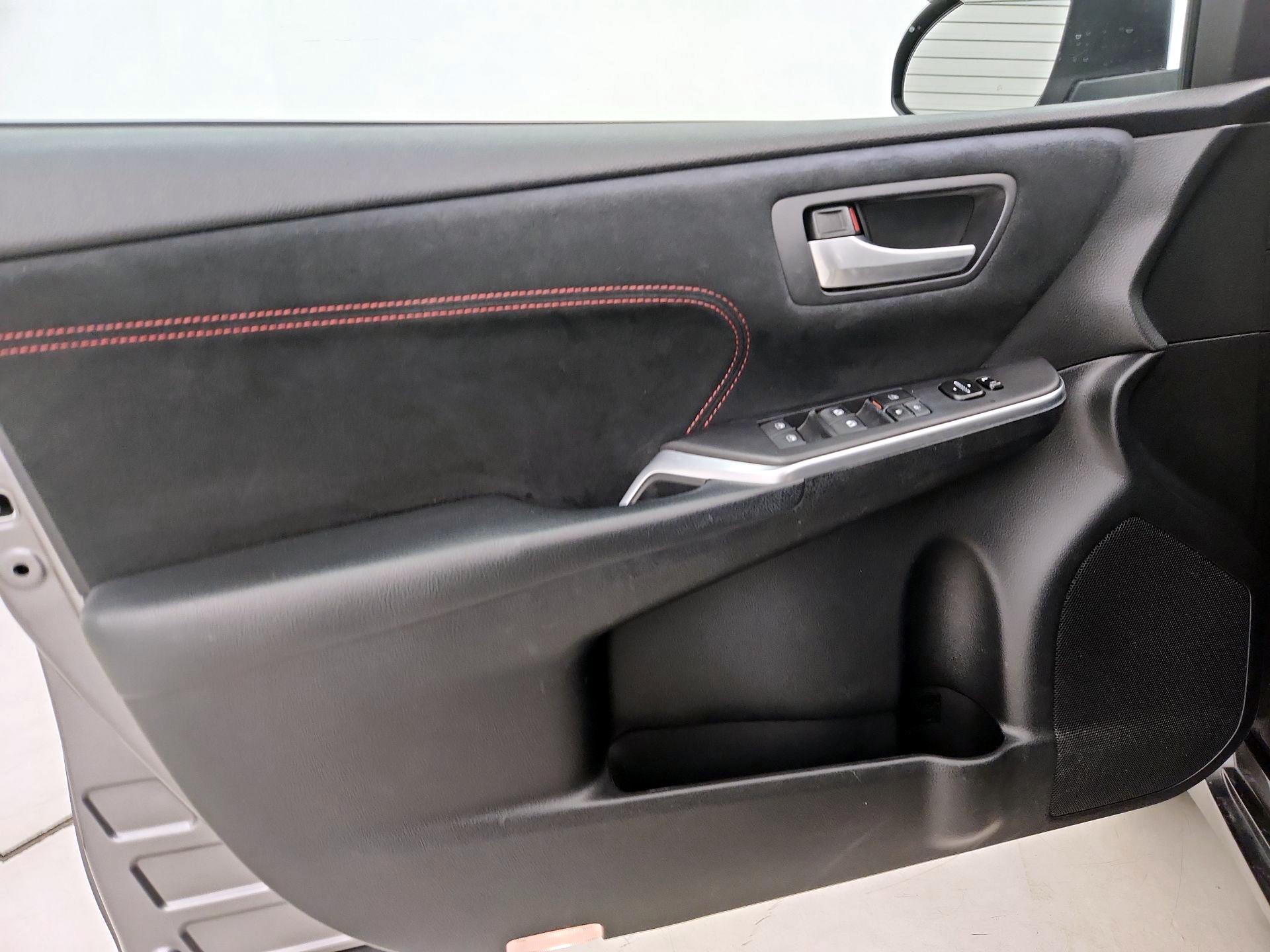 Thumbnail: 2016 Toyota Camry - 12
