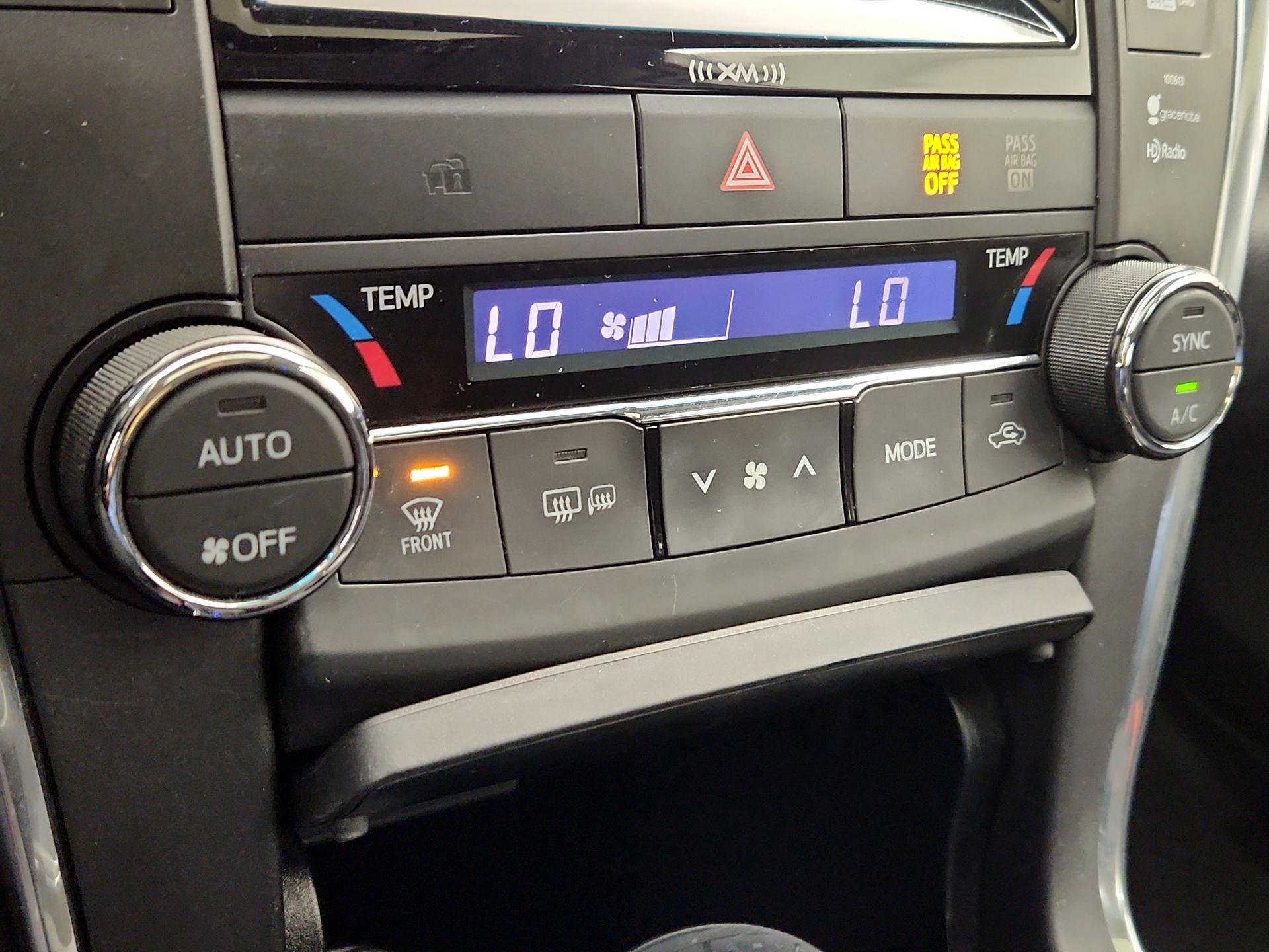 Thumbnail: 2016 Toyota Camry - 17