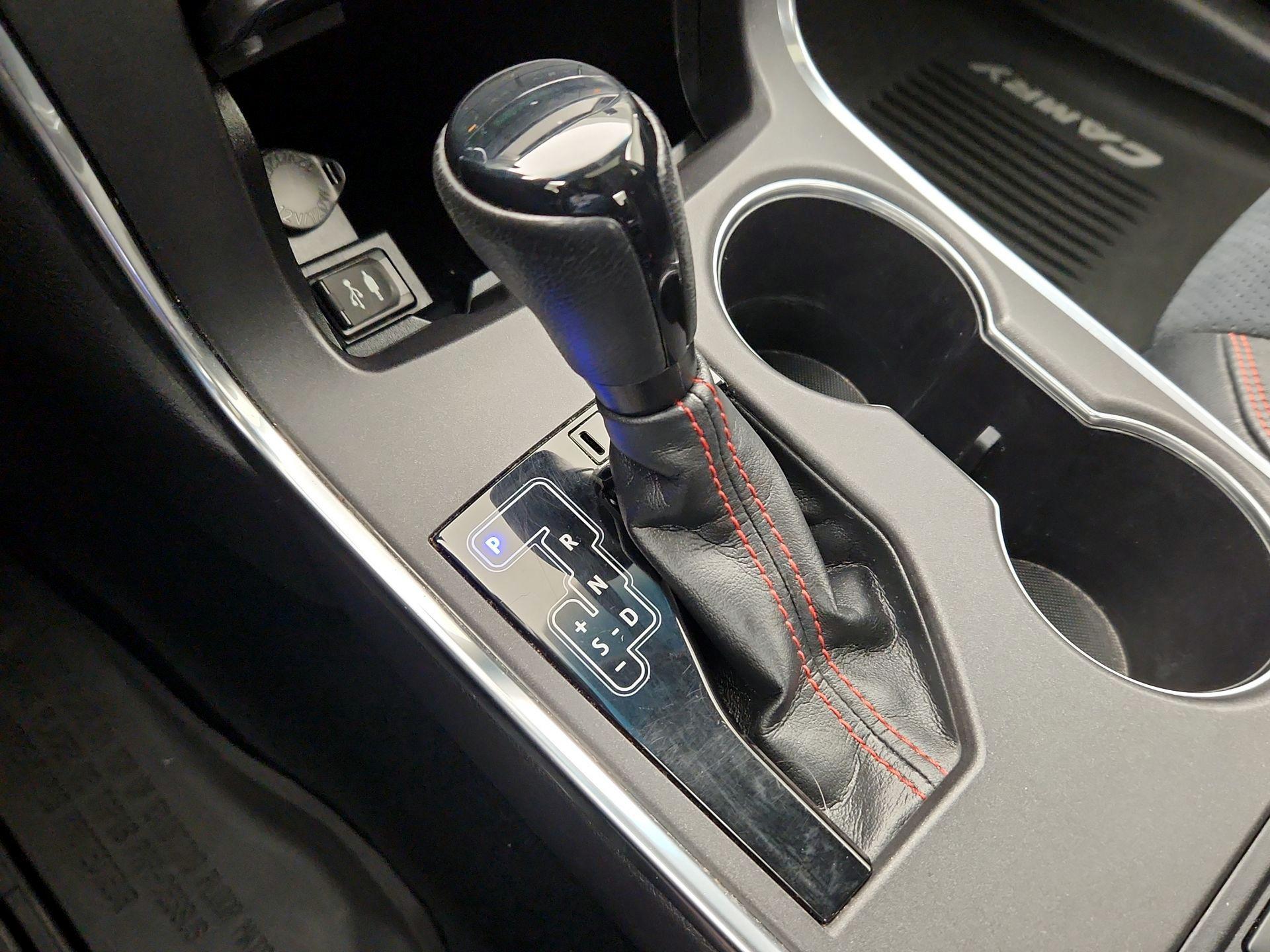 Thumbnail: 2016 Toyota Camry - 18