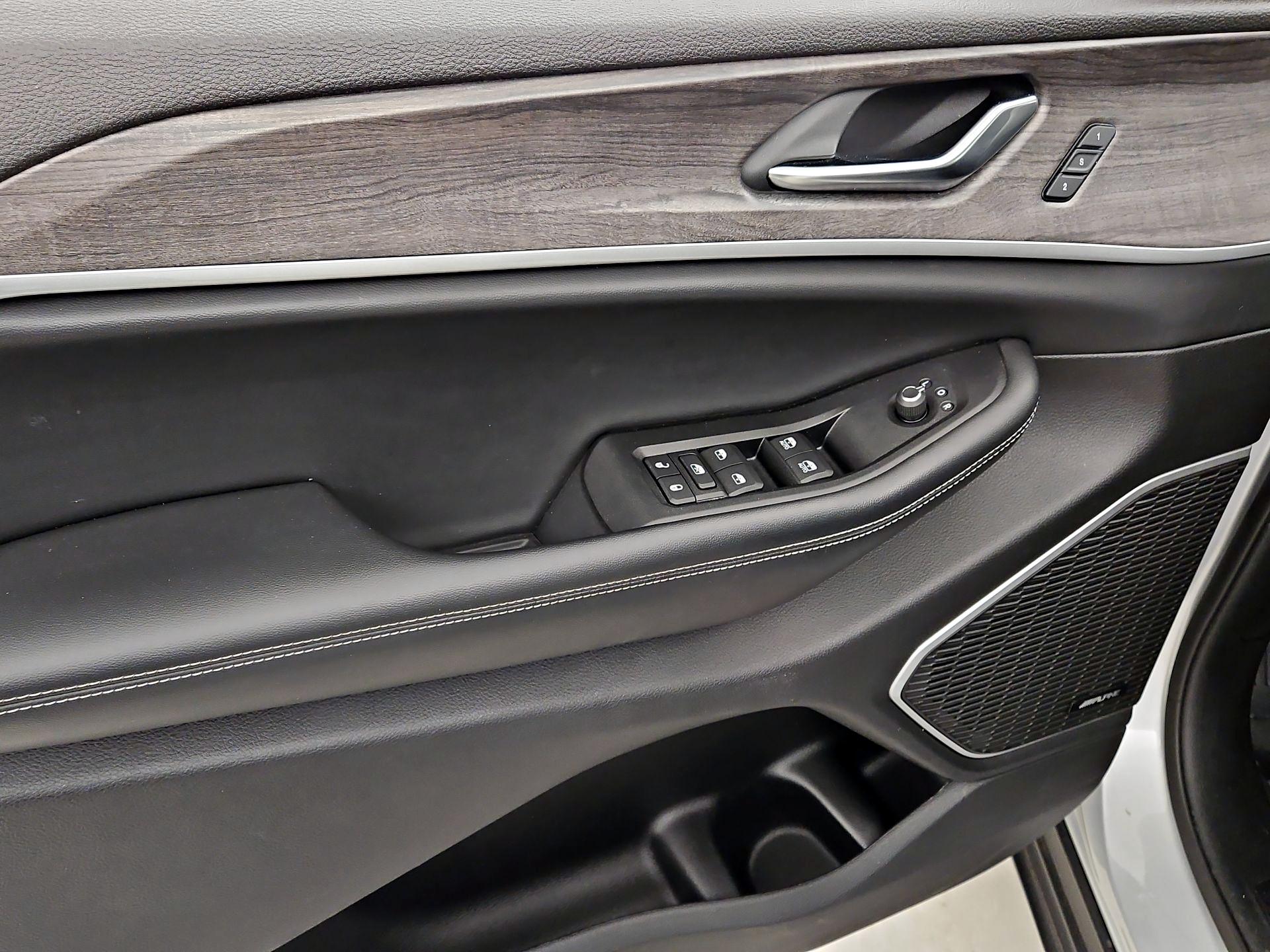 Thumbnail: 2022 Jeep Grand Cherokee - 12