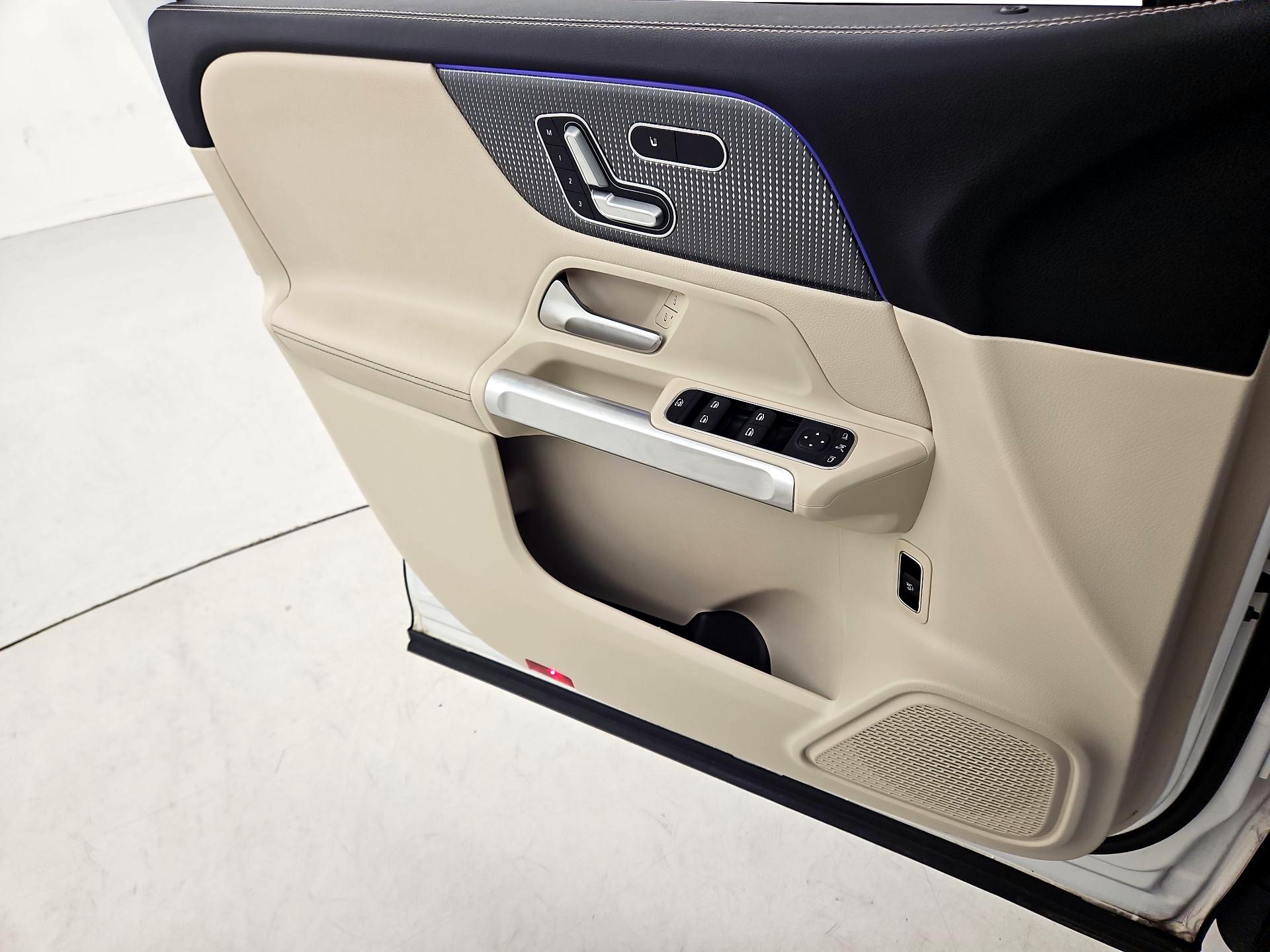 Thumbnail: 2021 Mercedes-Benz GLB - 12