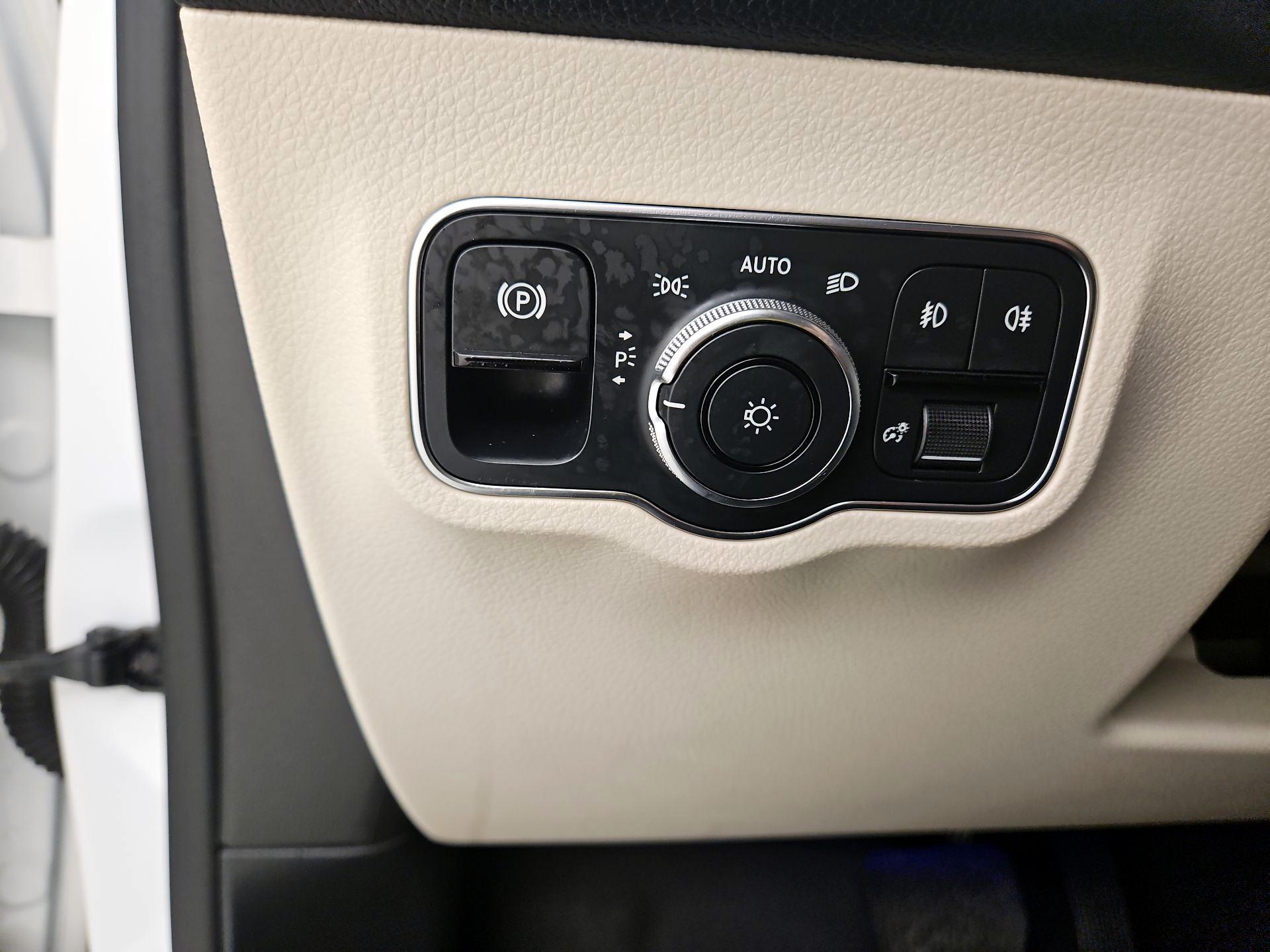 Thumbnail: 2021 Mercedes-Benz GLB - 13