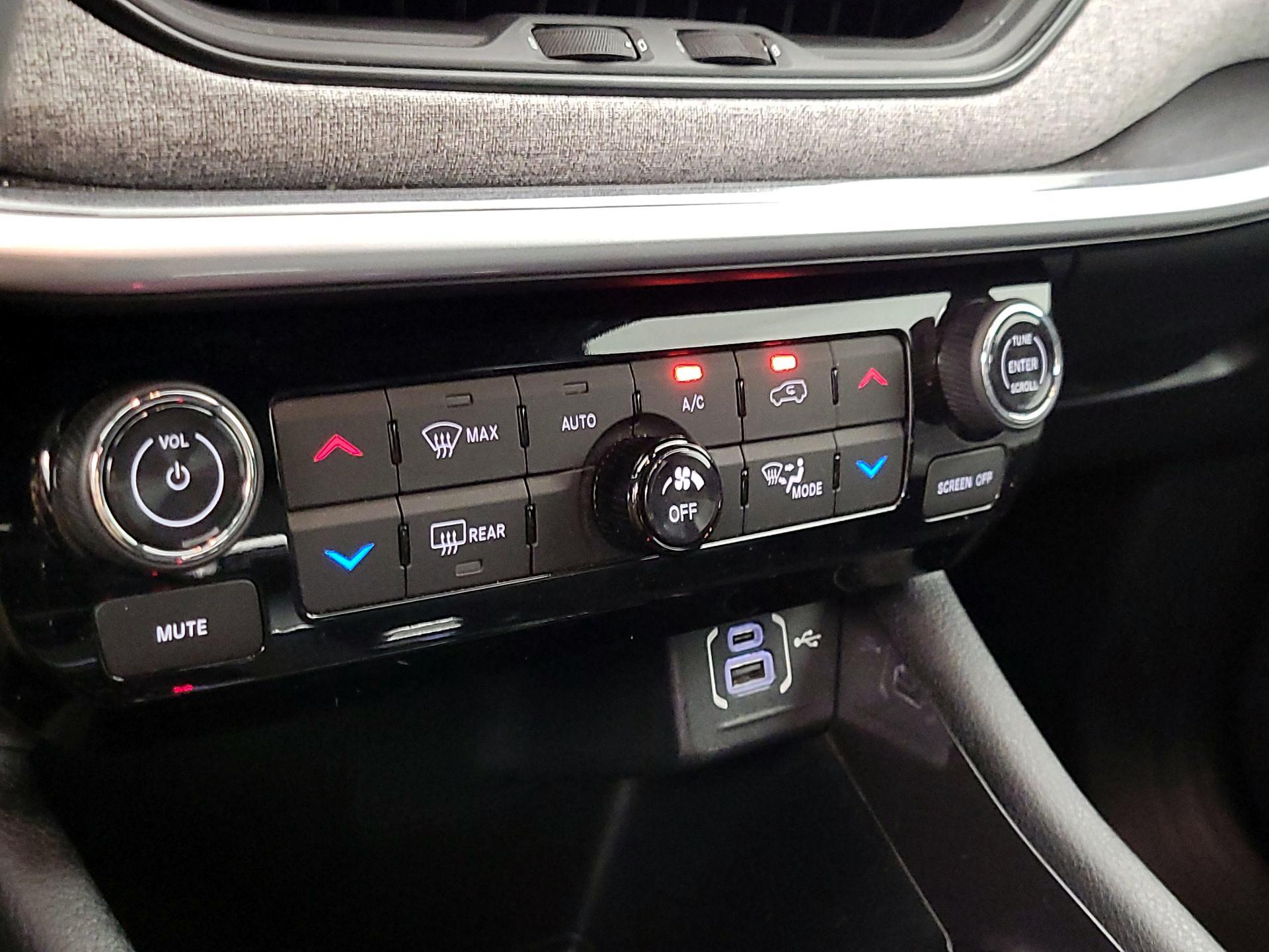 Thumbnail: 2023 Jeep Compass - 16