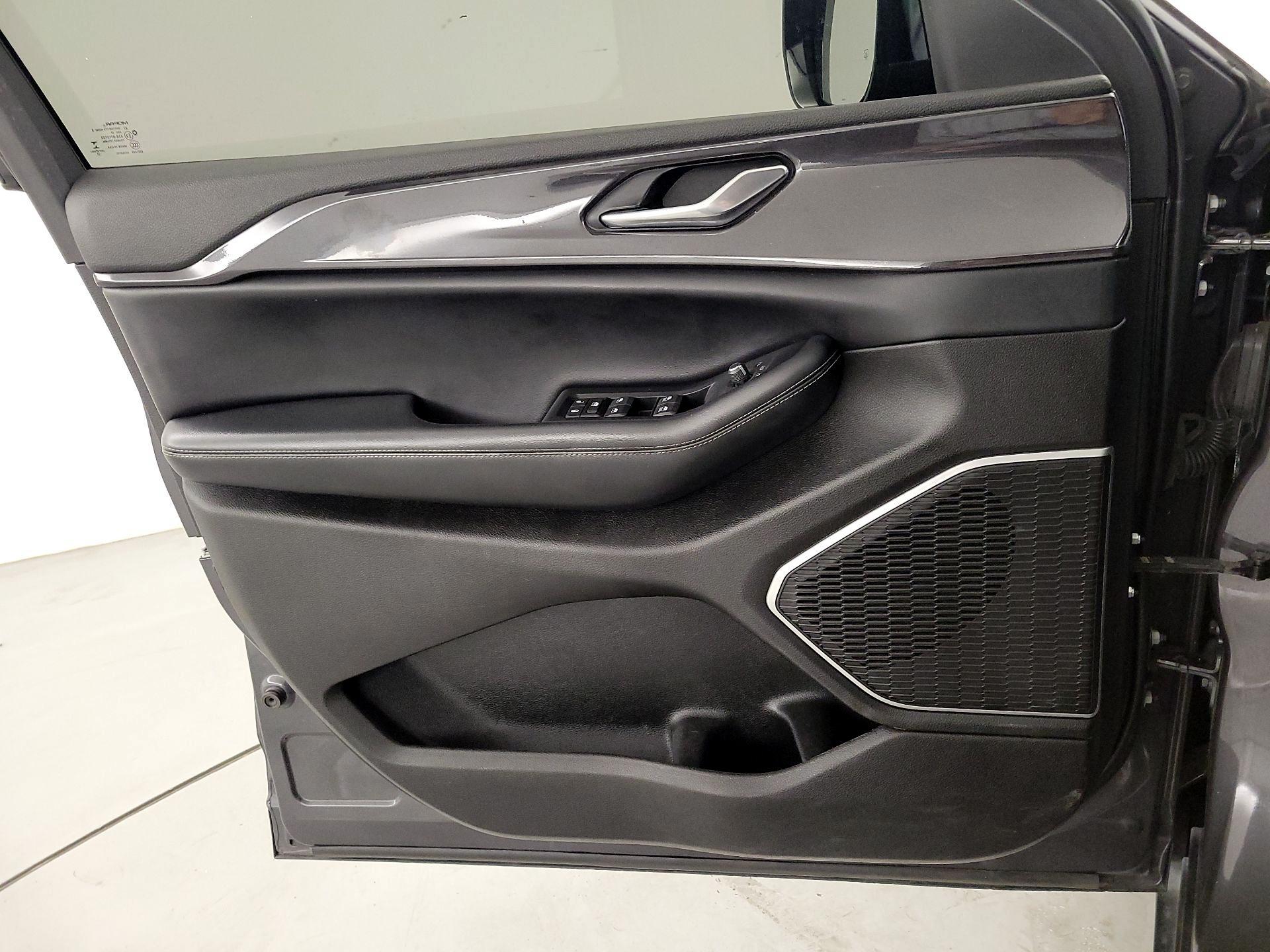 Thumbnail: 2022 Jeep Grand Cherokee - 12