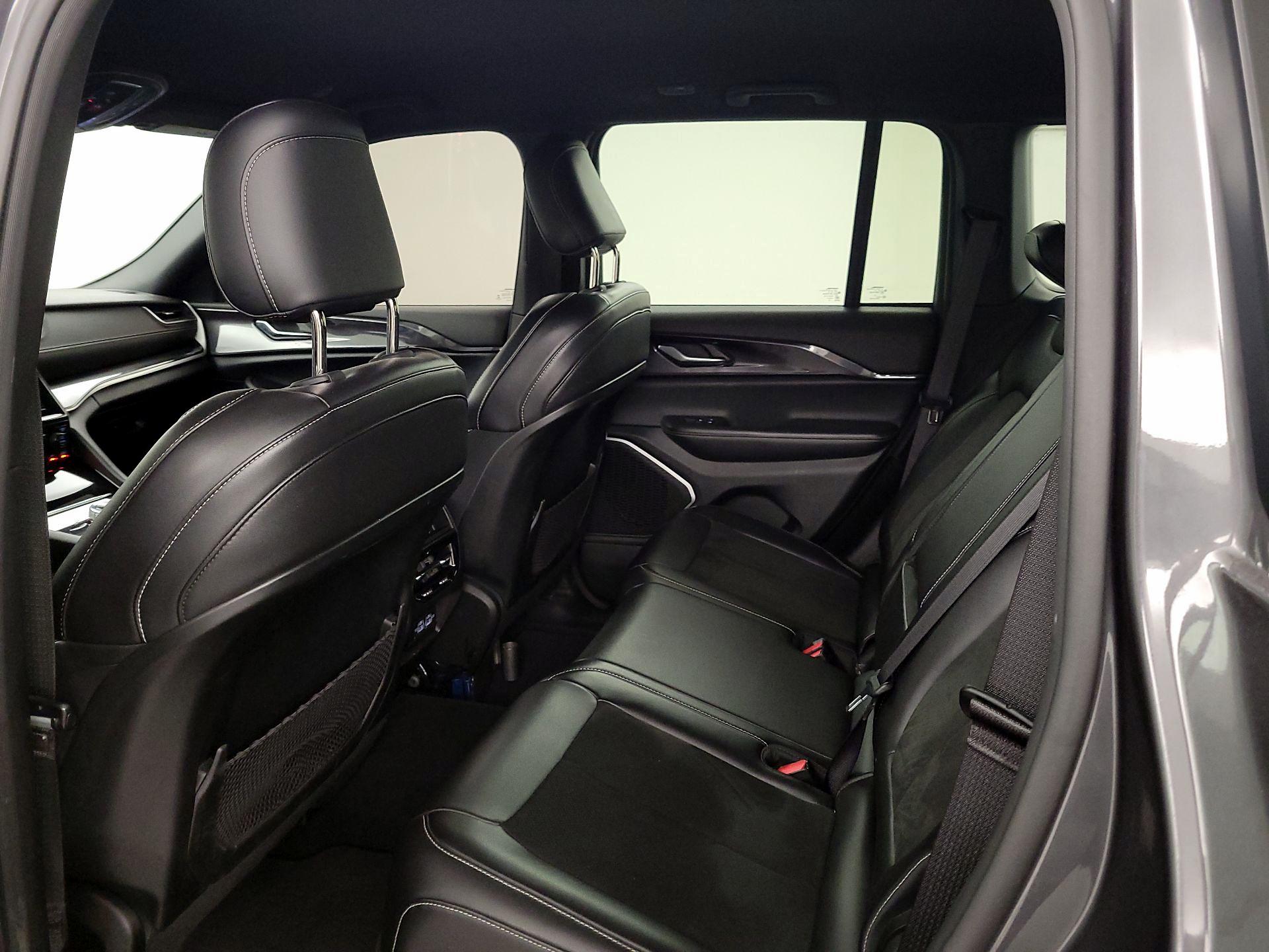 Thumbnail: 2022 Jeep Grand Cherokee - 18