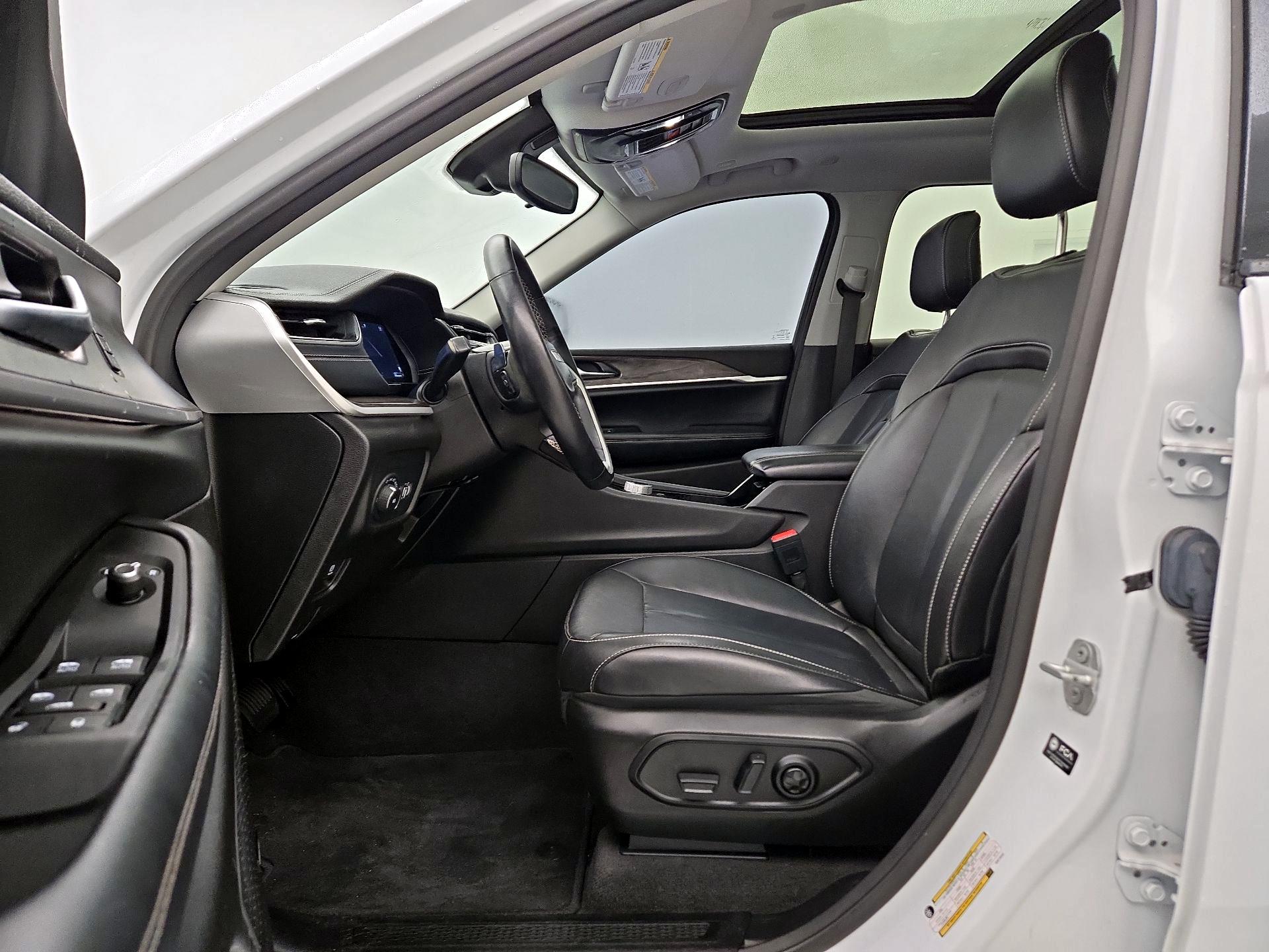 Thumbnail: 2022 Jeep Grand Cherokee - 11