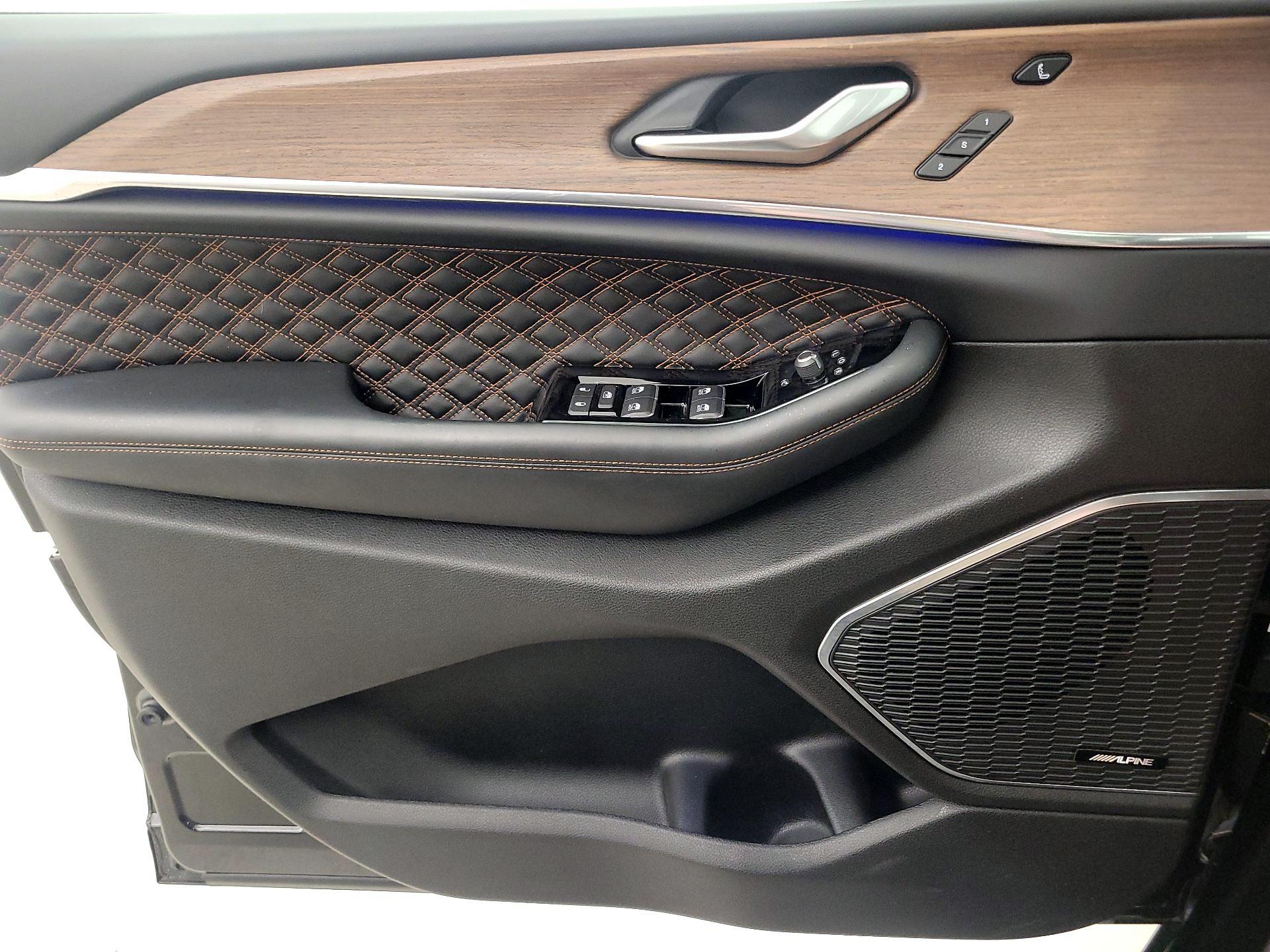 Thumbnail: 2022 Jeep Grand Cherokee - 12