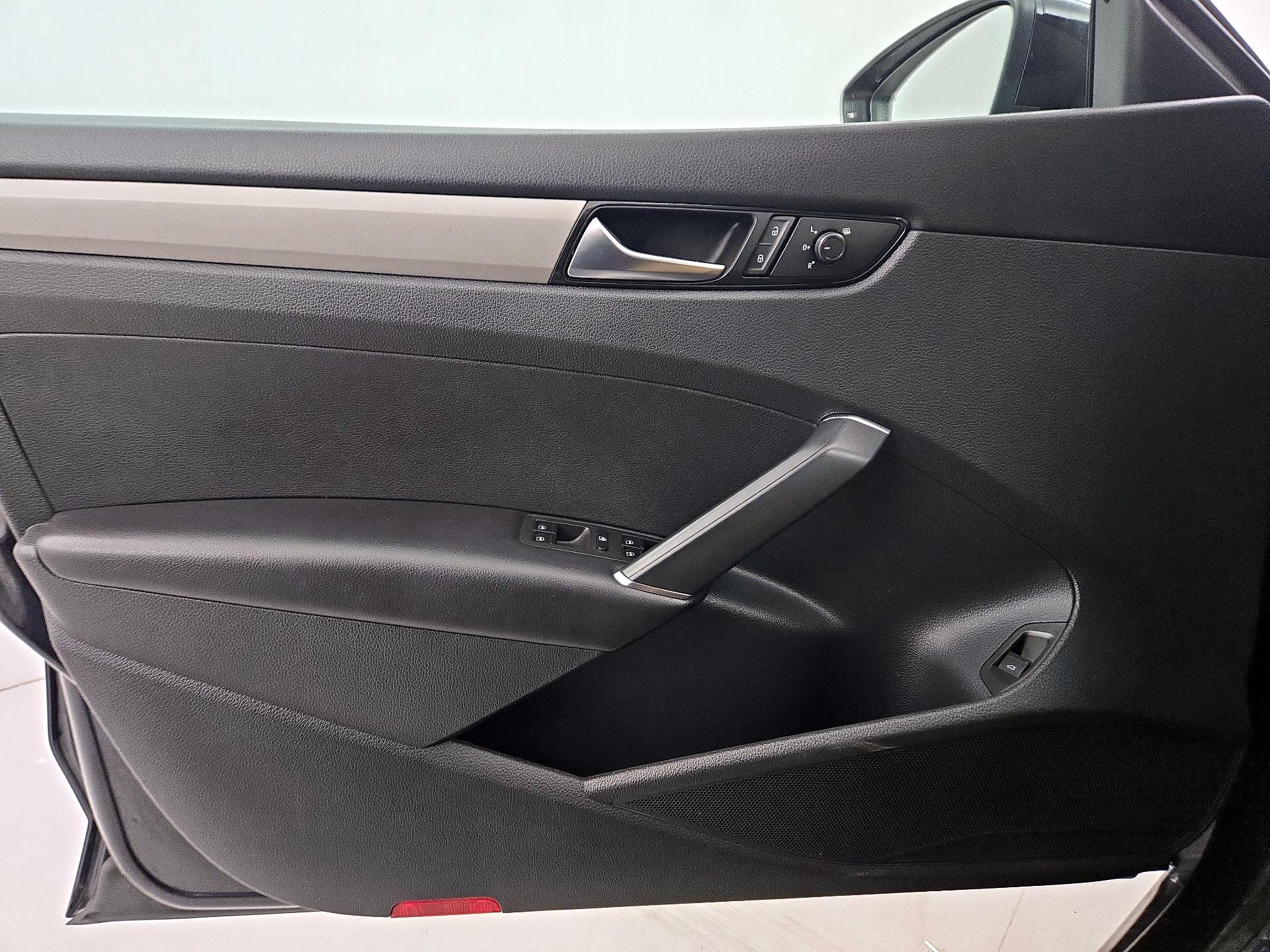 Thumbnail: 2020 Volkswagen Passat - 12