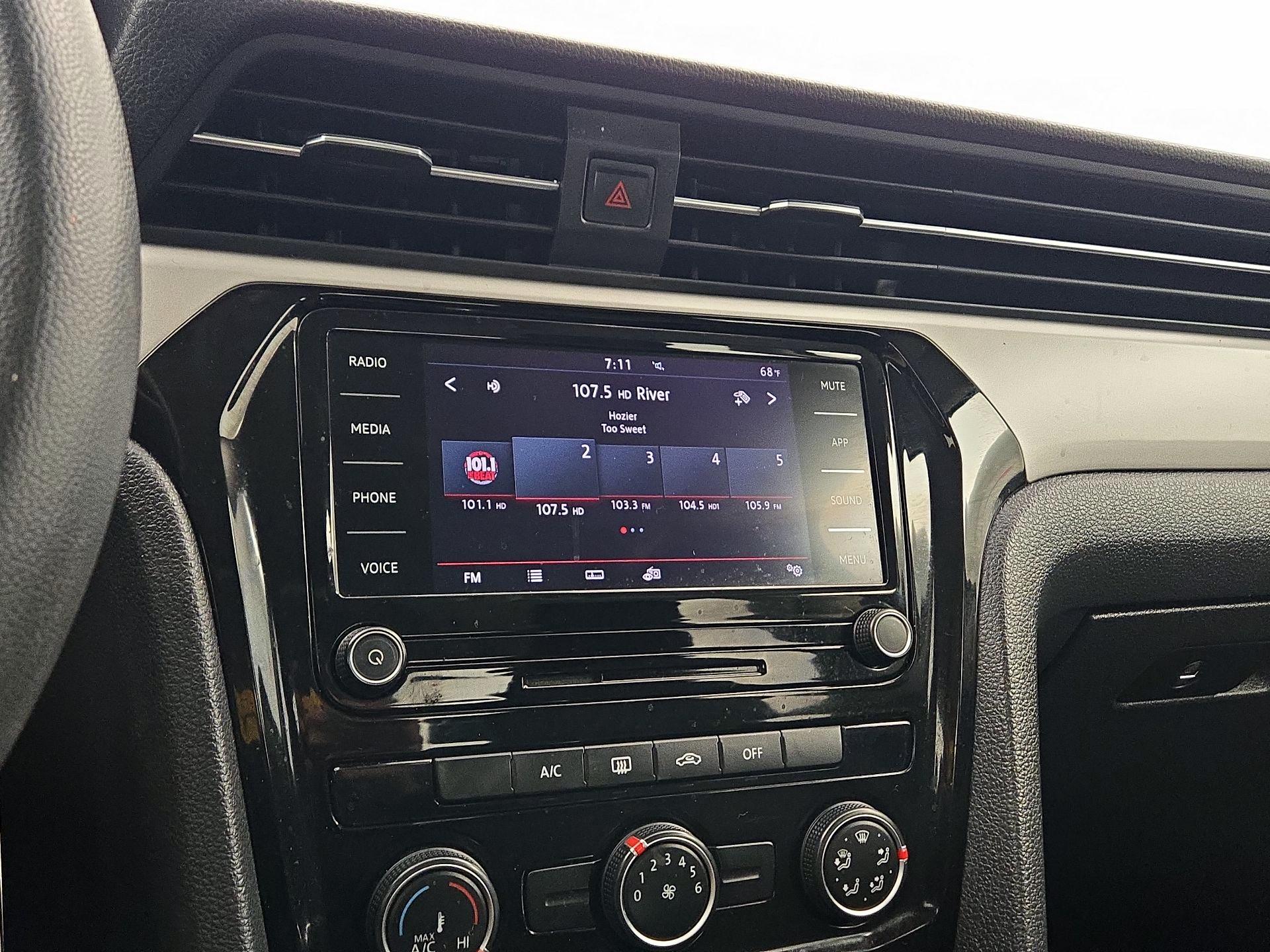 Thumbnail: 2020 Volkswagen Passat - 15