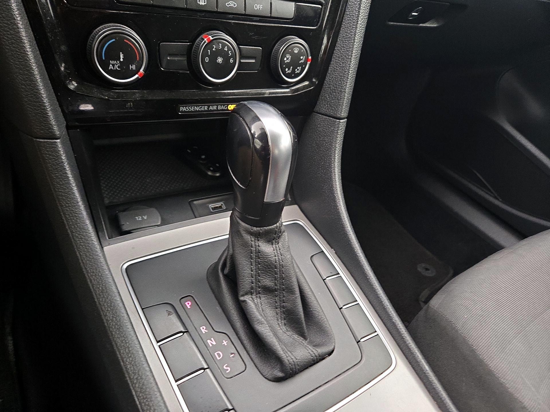 Thumbnail: 2020 Volkswagen Passat - 17