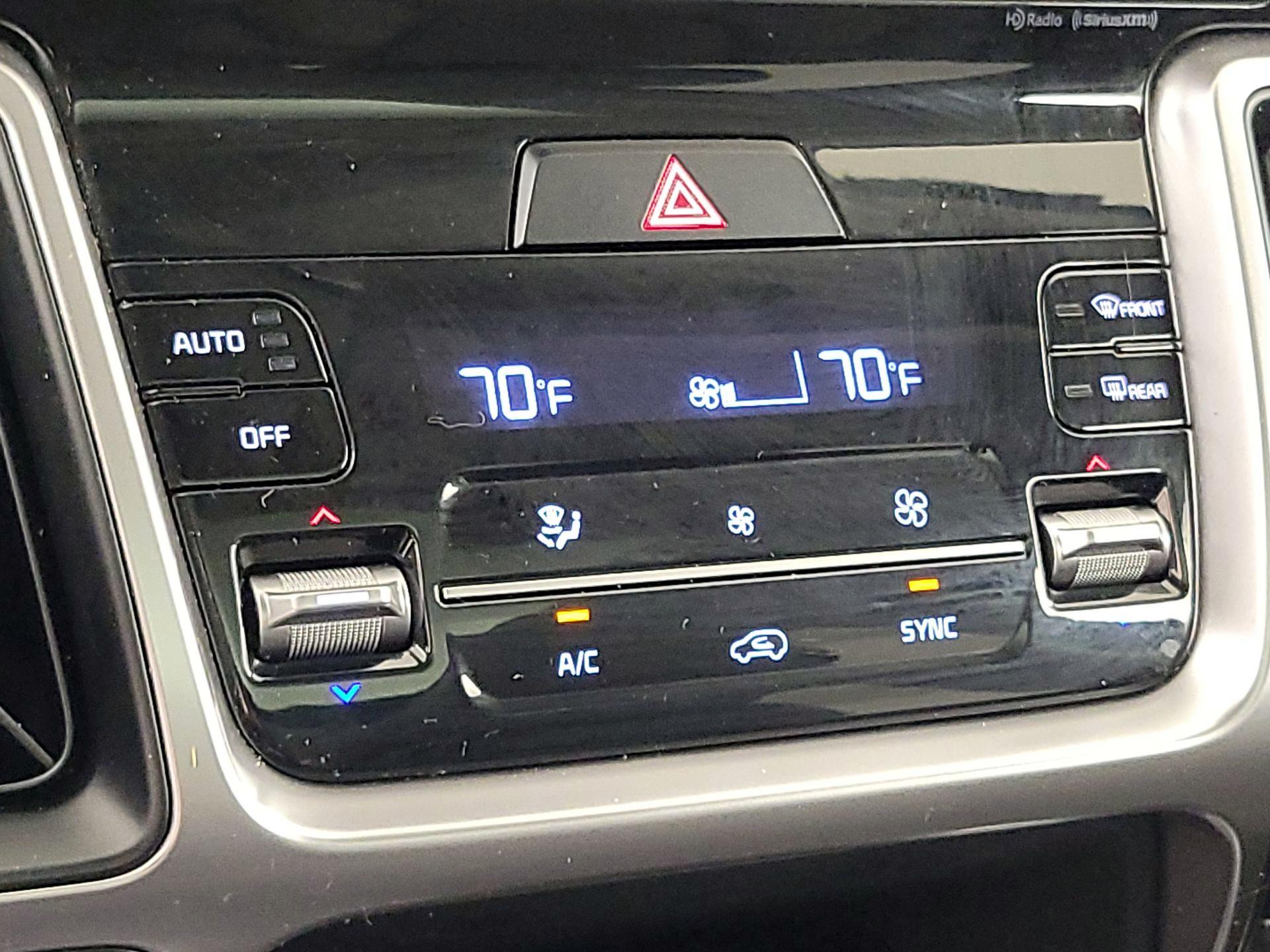 Thumbnail: 2022 Kia Sorento - 17