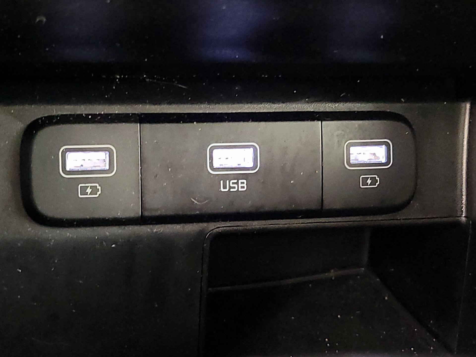 Thumbnail: 2022 Kia Sorento - 19