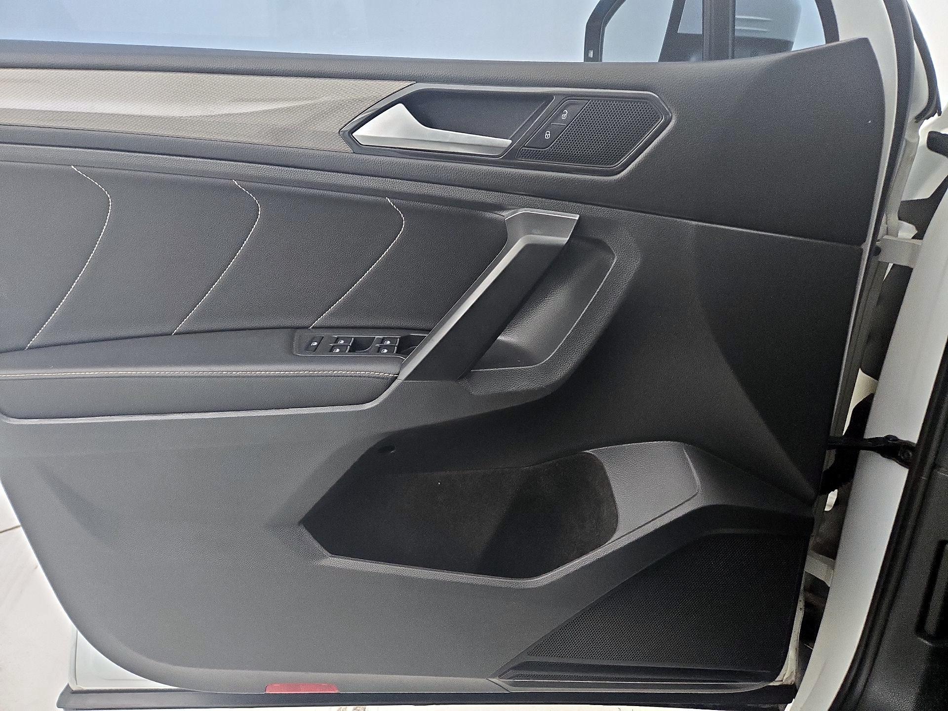 Thumbnail: 2022 Volkswagen Tiguan - 12