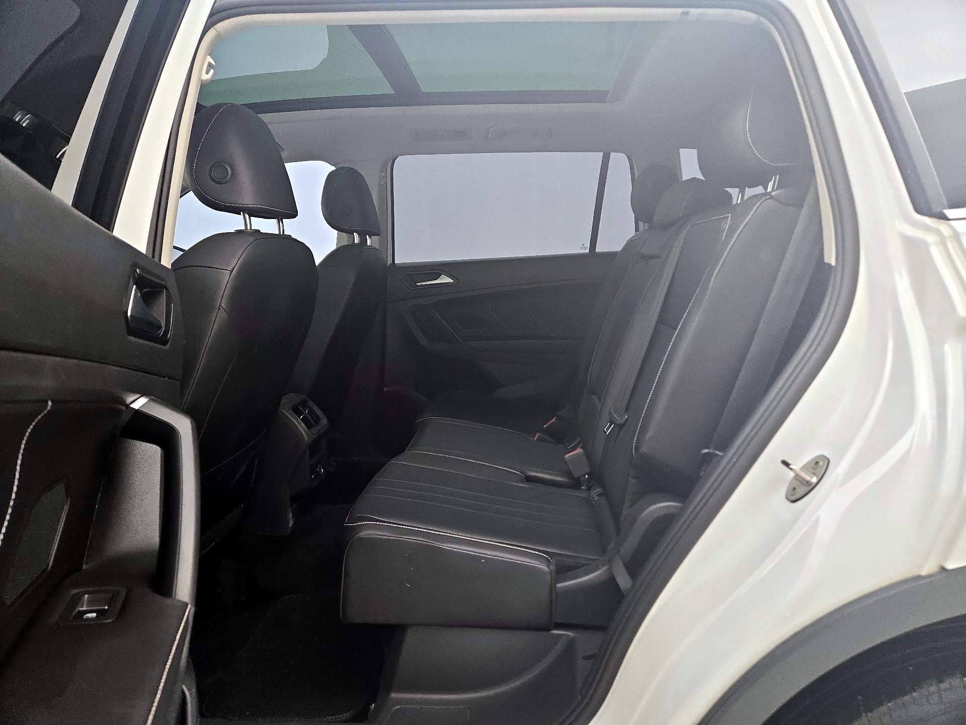 Thumbnail: 2022 Volkswagen Tiguan - 20