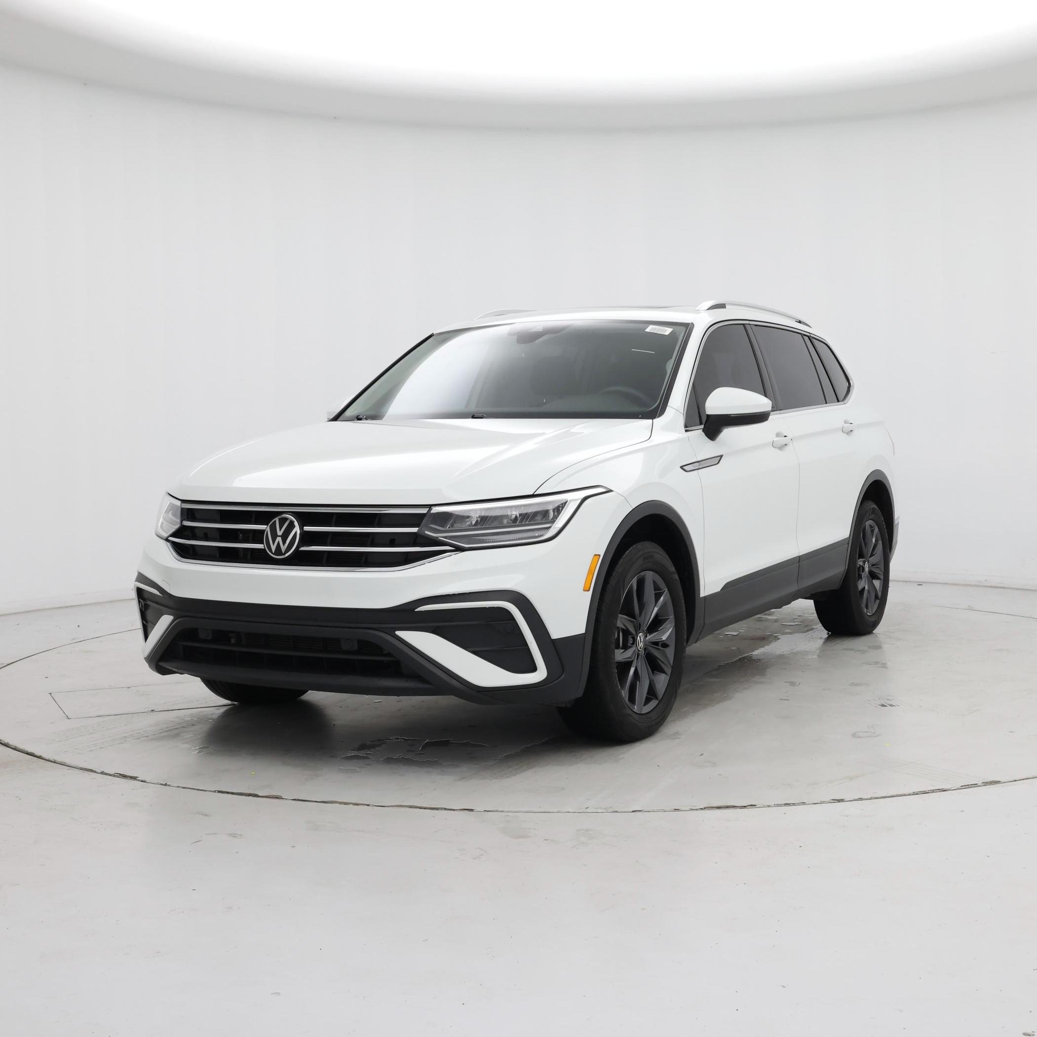 Thumbnail: 2022 Volkswagen Tiguan - 4