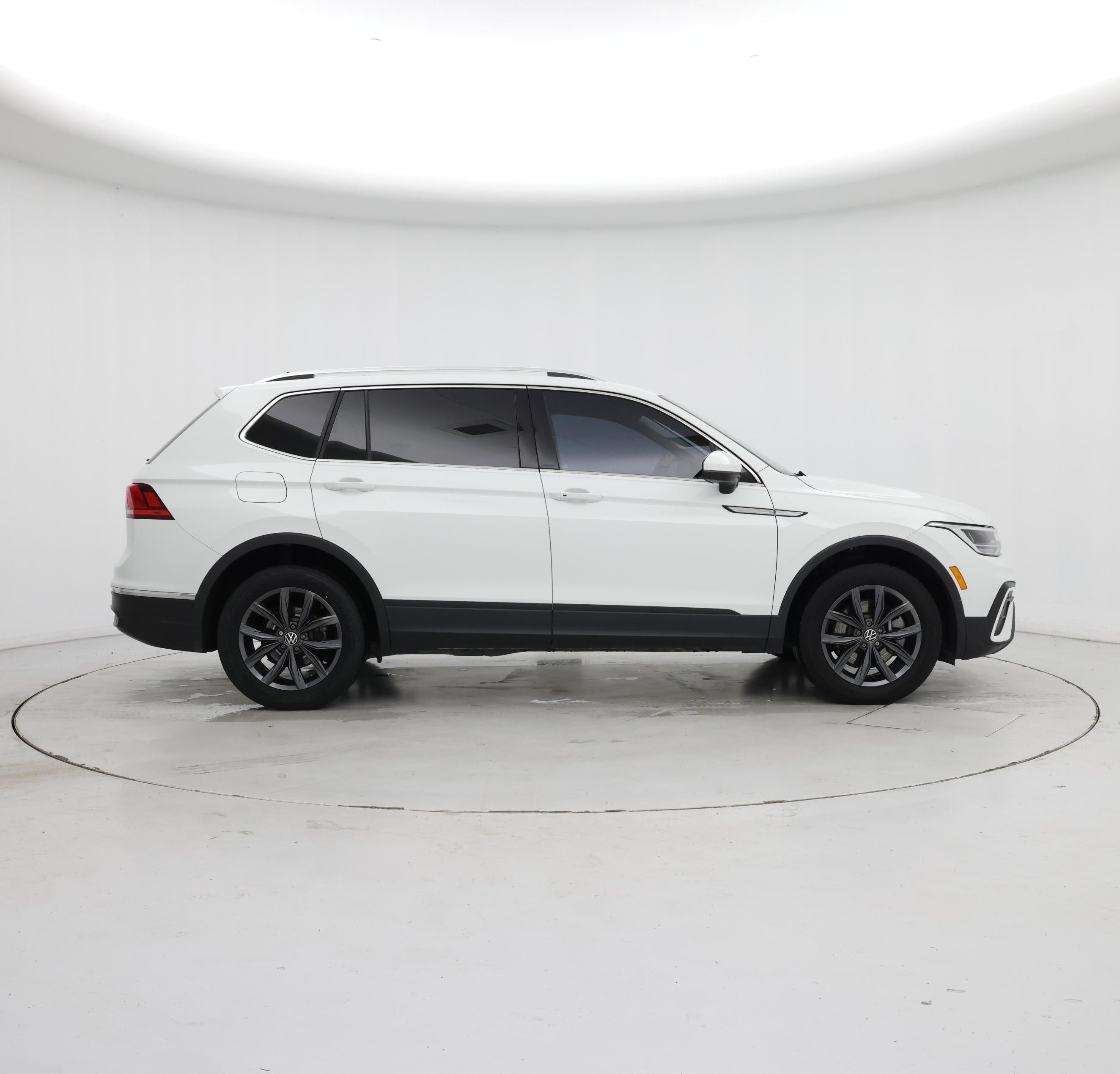 Thumbnail: 2022 Volkswagen Tiguan - 7