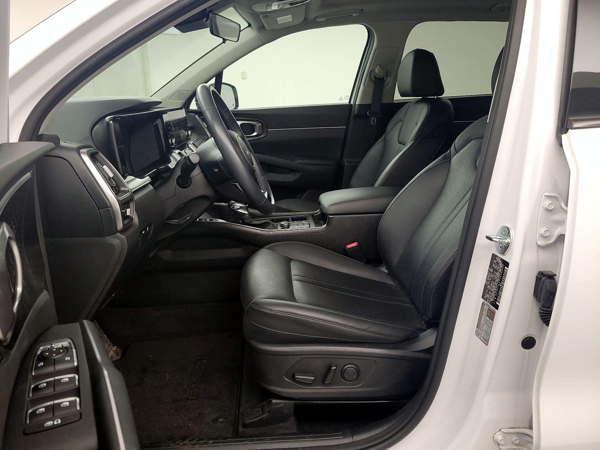 Thumbnail: 2023 Kia Sorento - 11