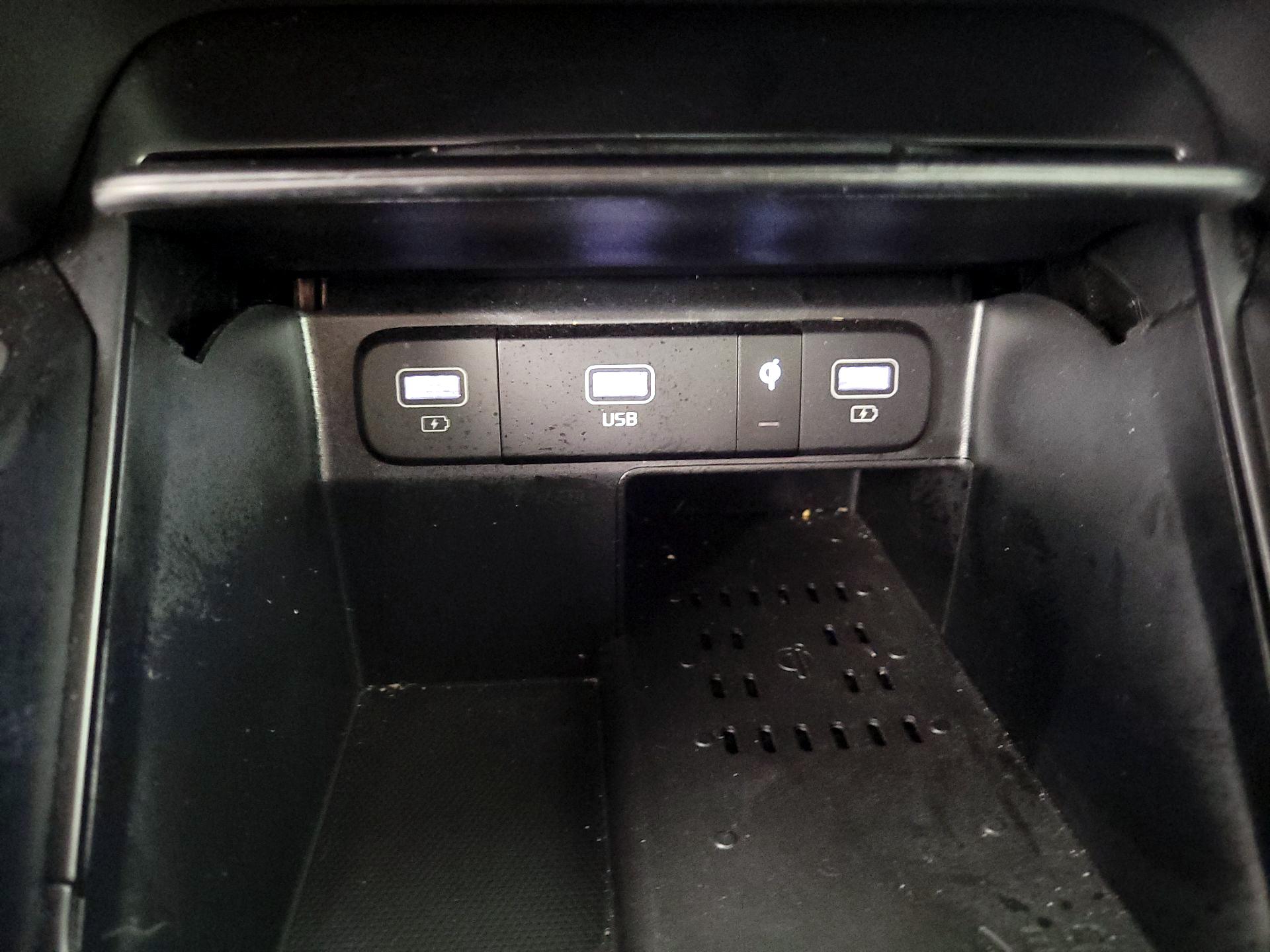 Thumbnail: 2023 Kia Sorento - 19