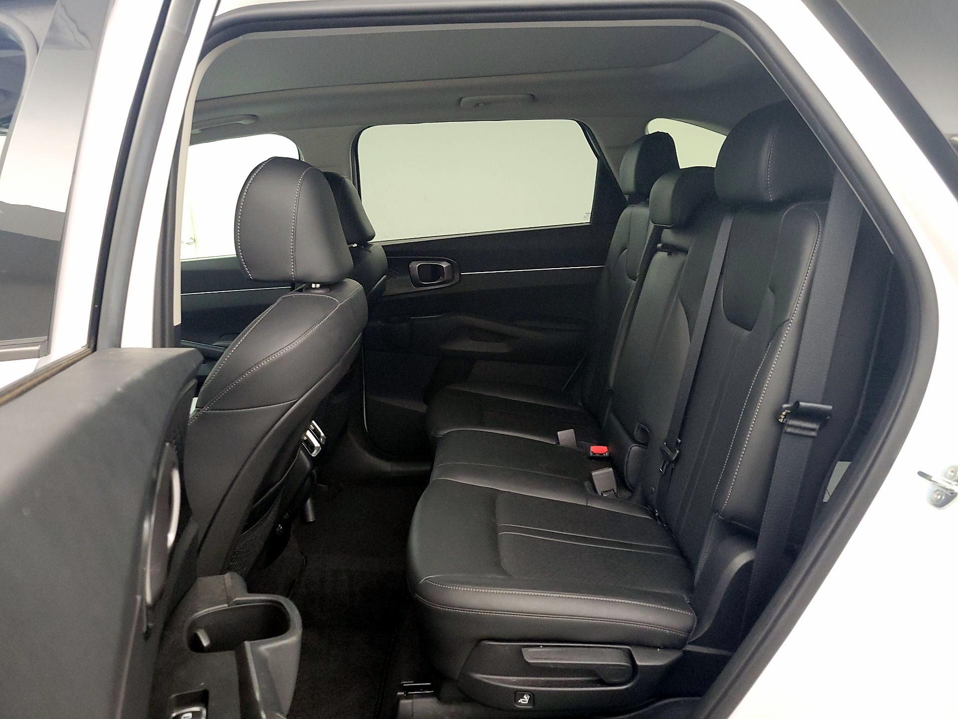 Thumbnail: 2023 Kia Sorento - 20