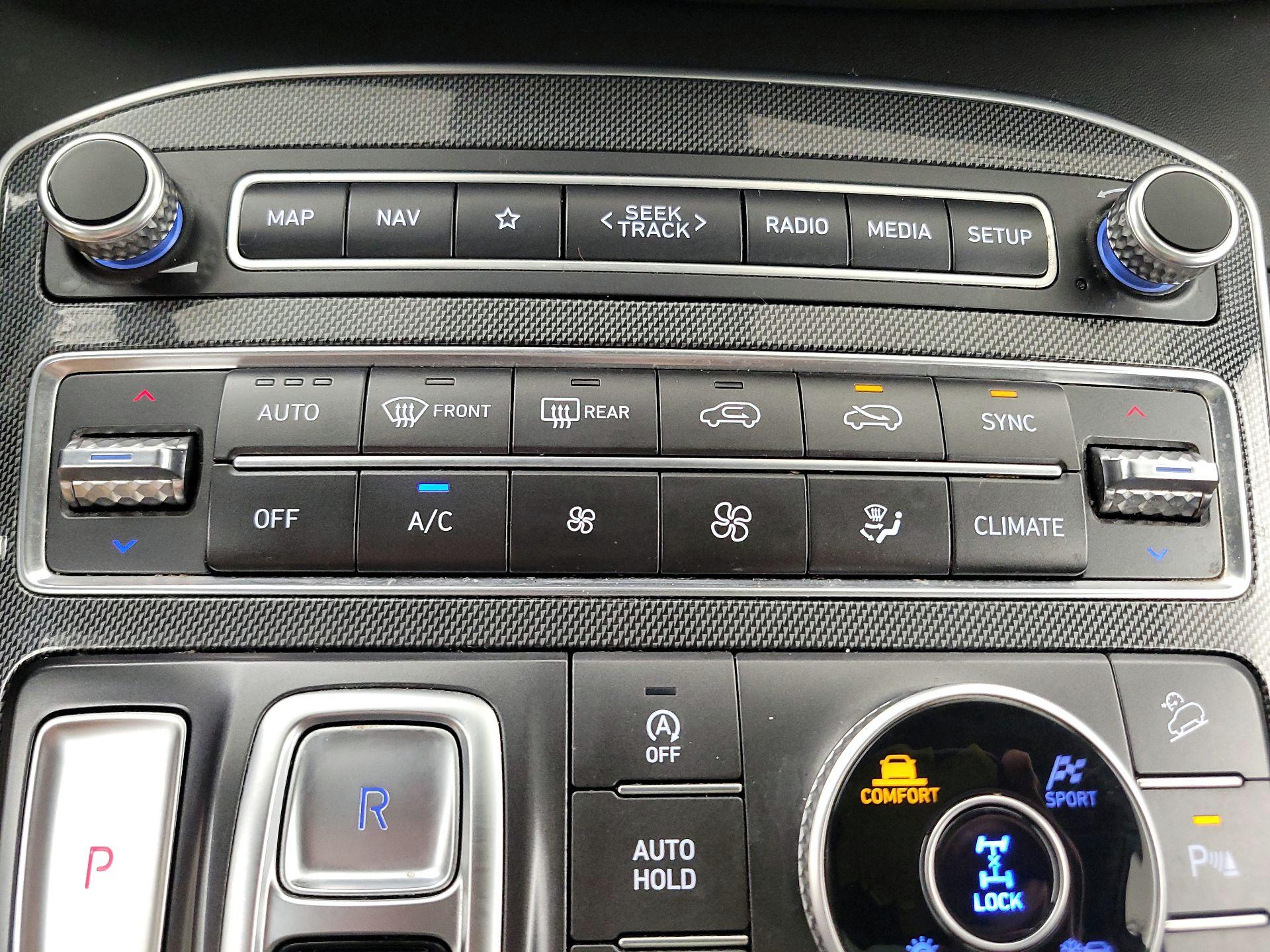 Thumbnail: 2022 Hyundai Santa Fe - 17