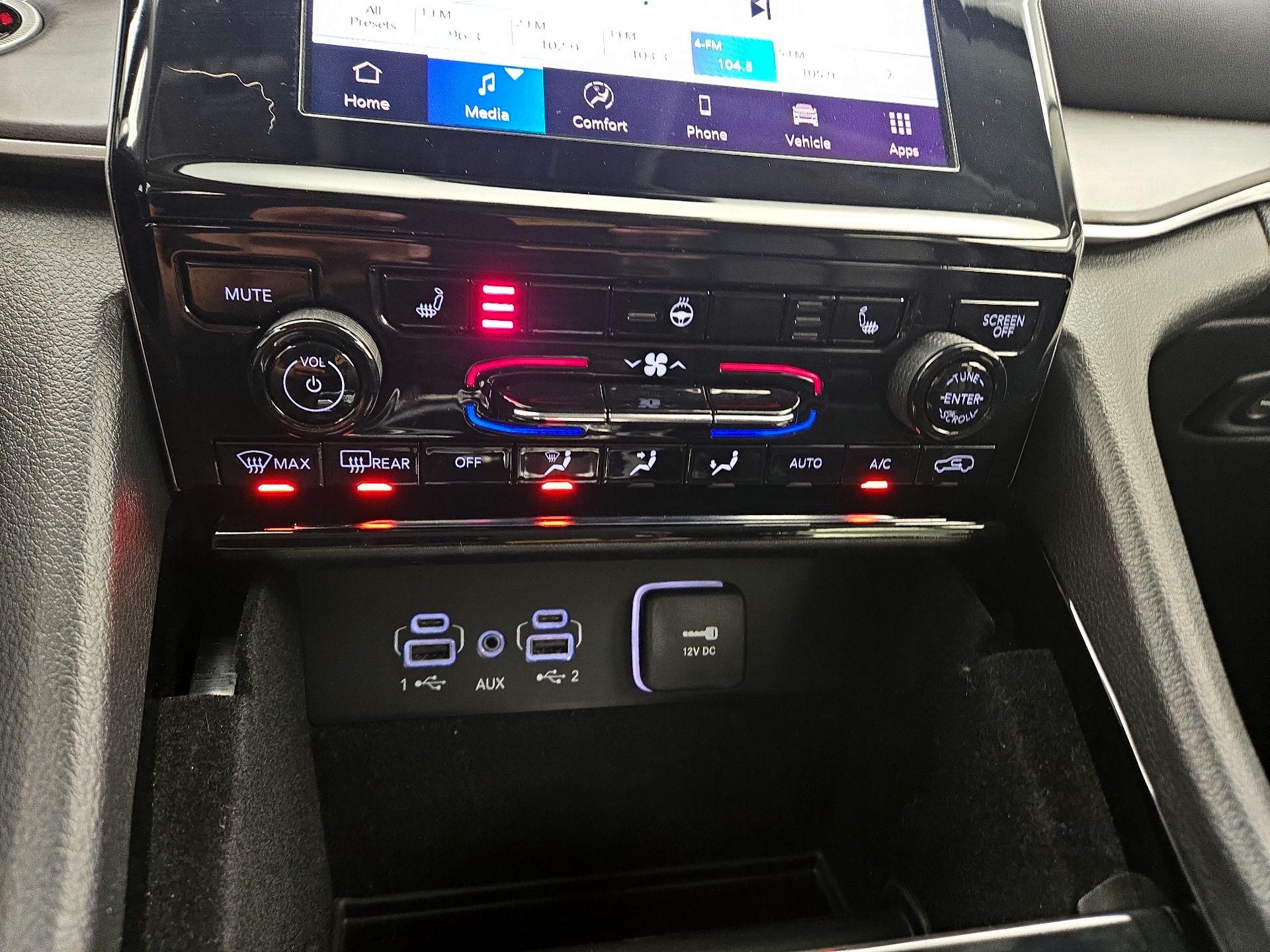 Thumbnail: 2022 Jeep Grand Cherokee - 16