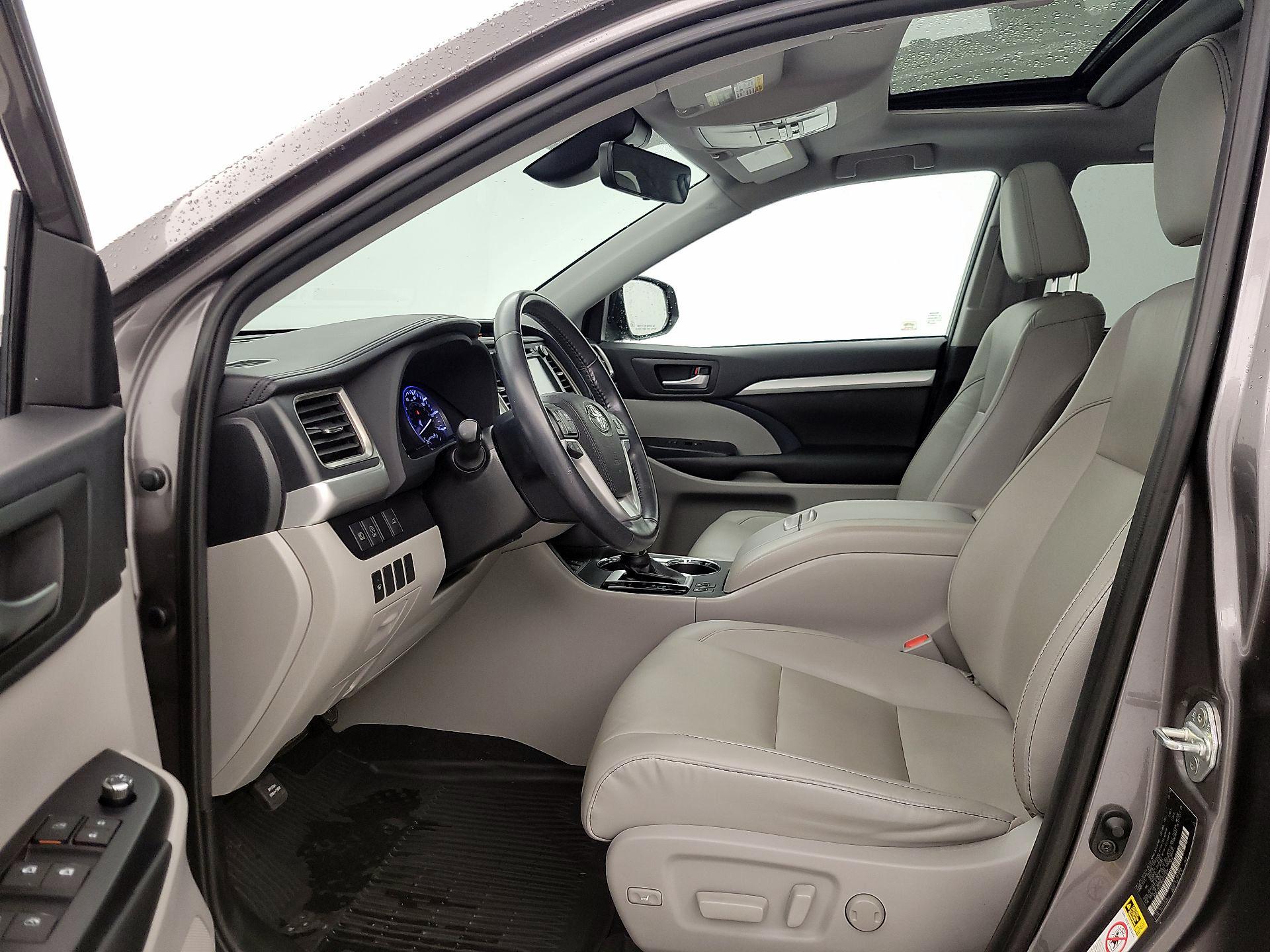 Thumbnail: 2019 Toyota Highlander - 11