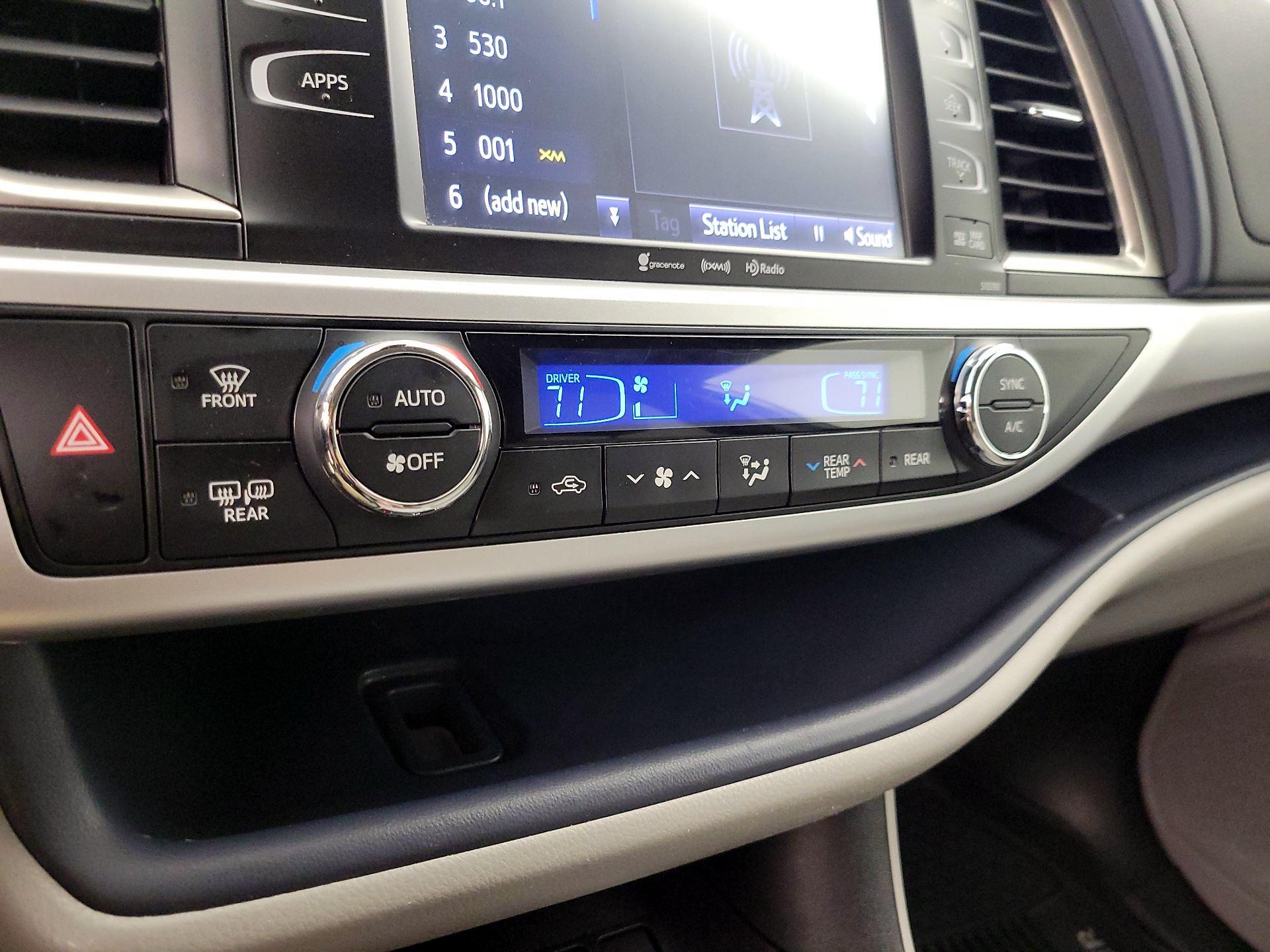 Thumbnail: 2019 Toyota Highlander - 16