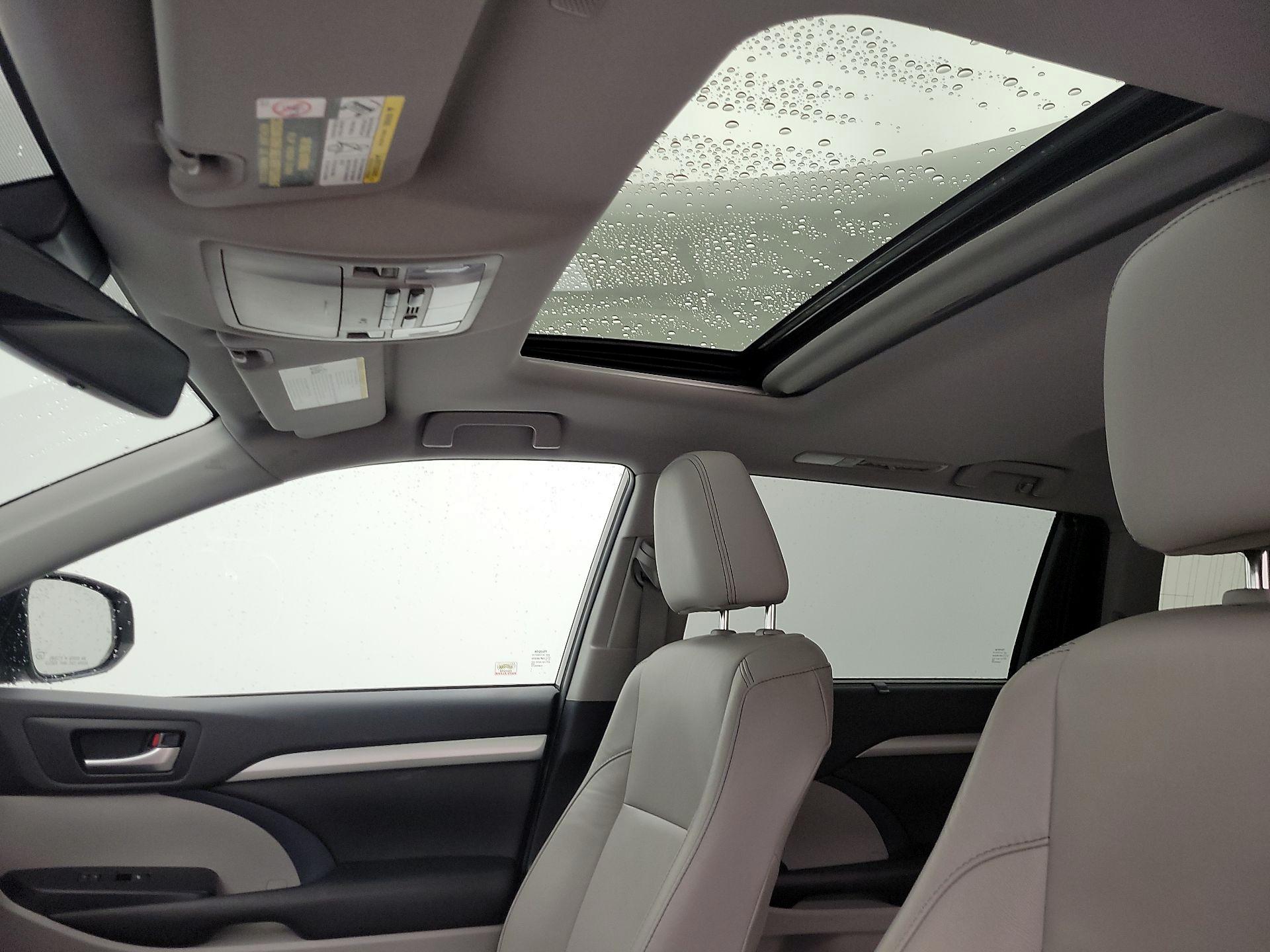 Thumbnail: 2019 Toyota Highlander - 19