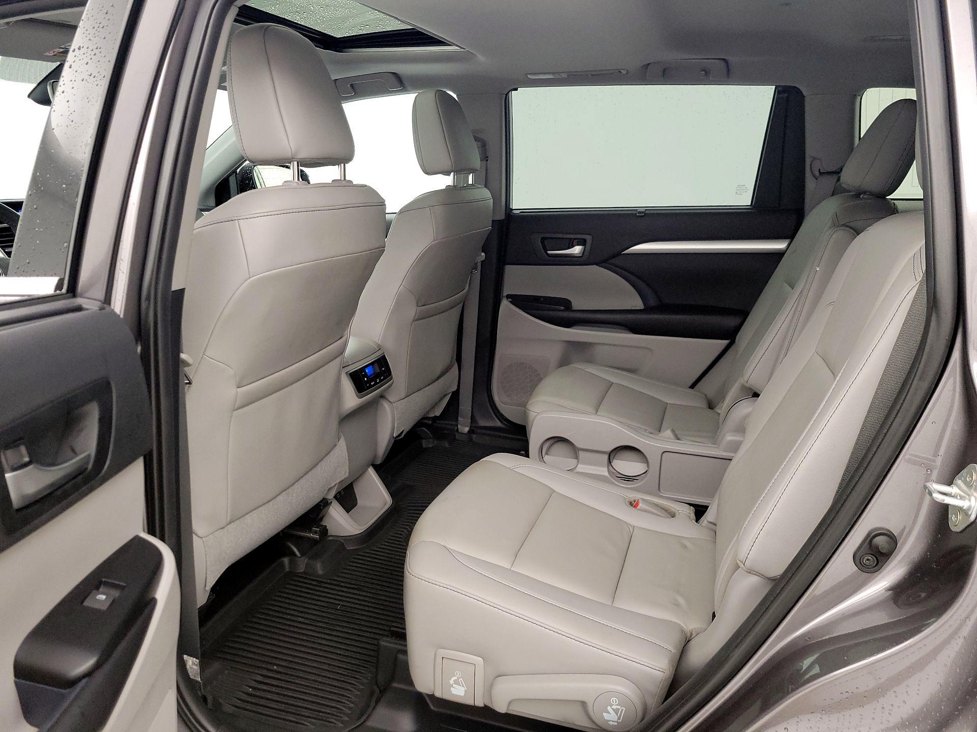 Thumbnail: 2019 Toyota Highlander - 20