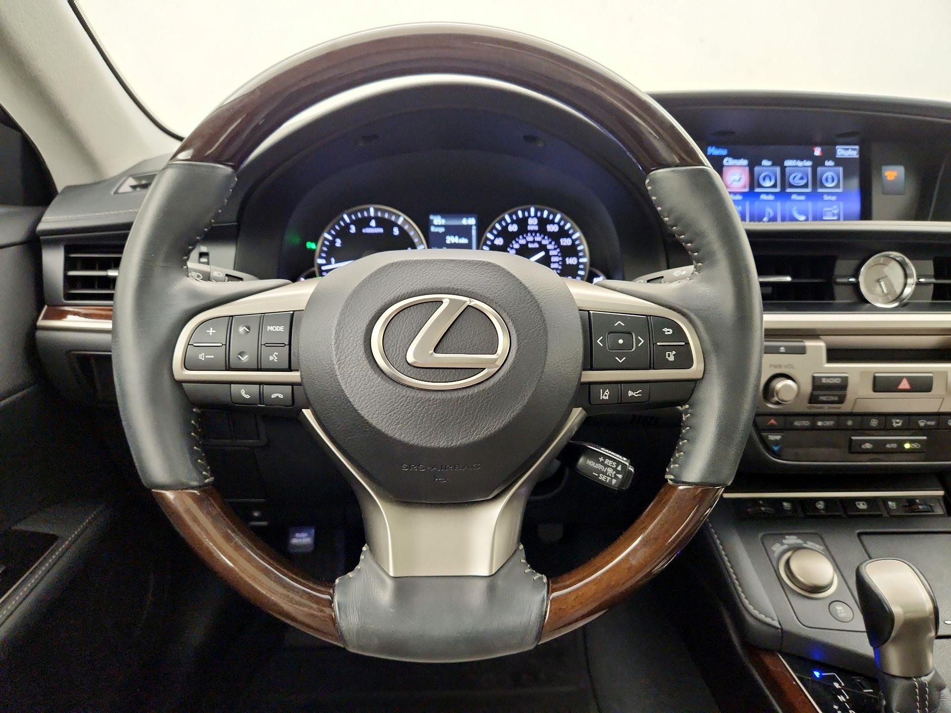 Thumbnail: 2016 Lexus ES - 10