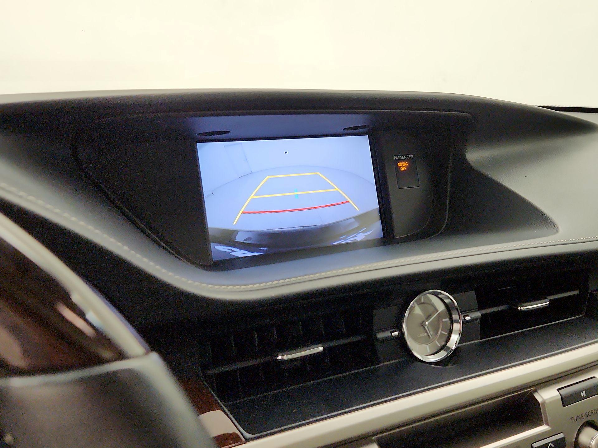 Thumbnail: 2016 Lexus ES - 15