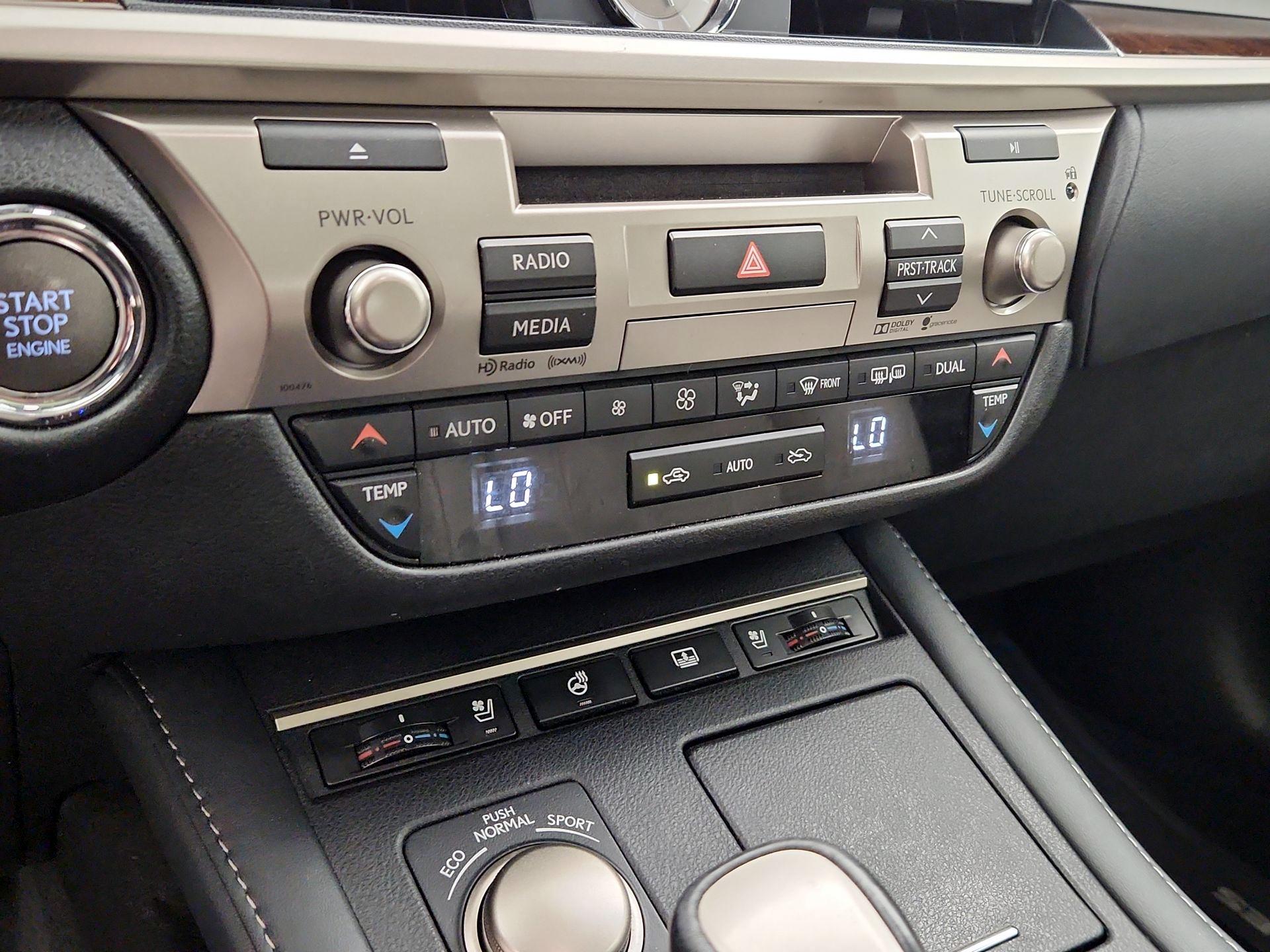 Thumbnail: 2016 Lexus ES - 17