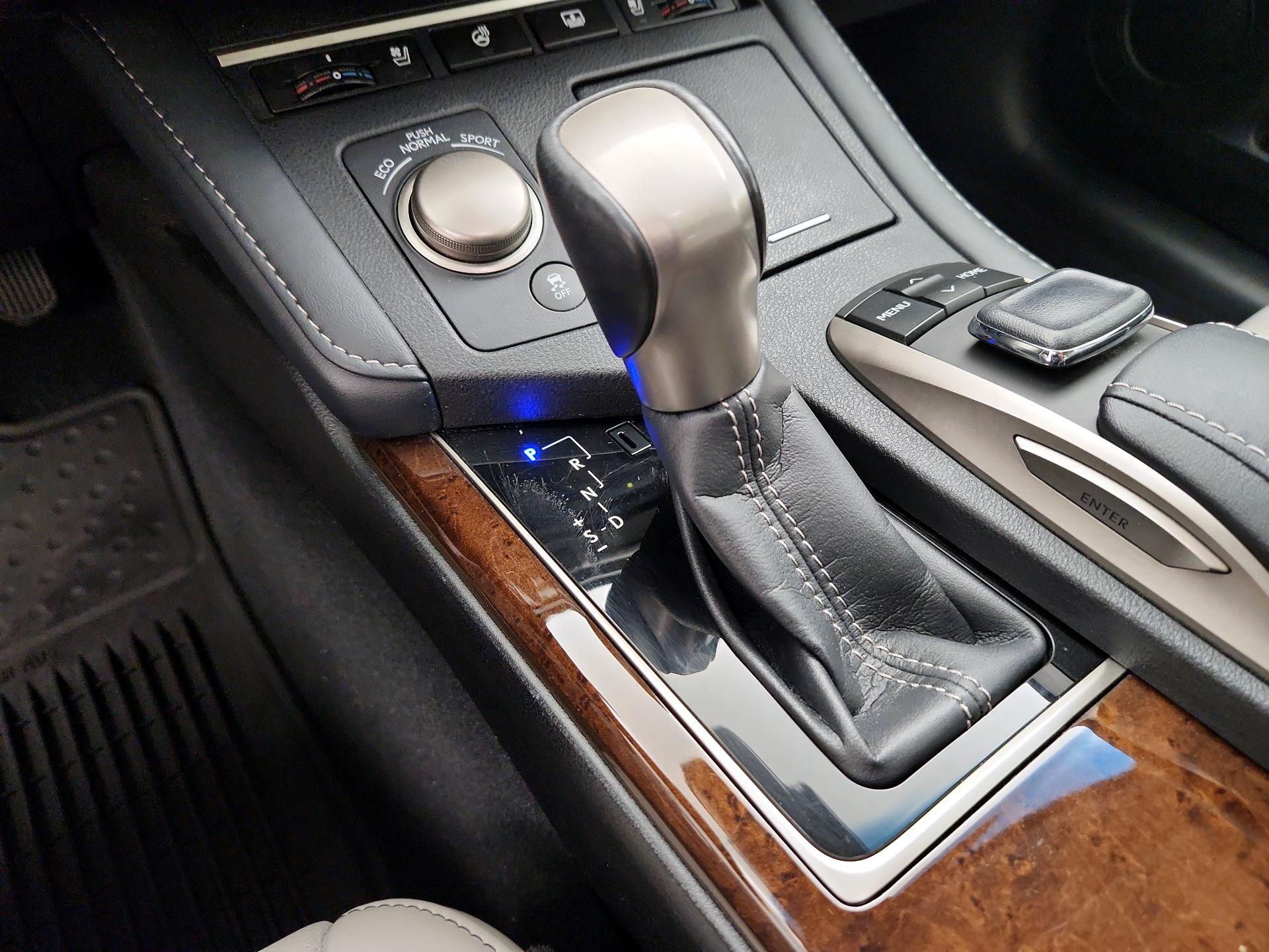 Thumbnail: 2016 Lexus ES - 18
