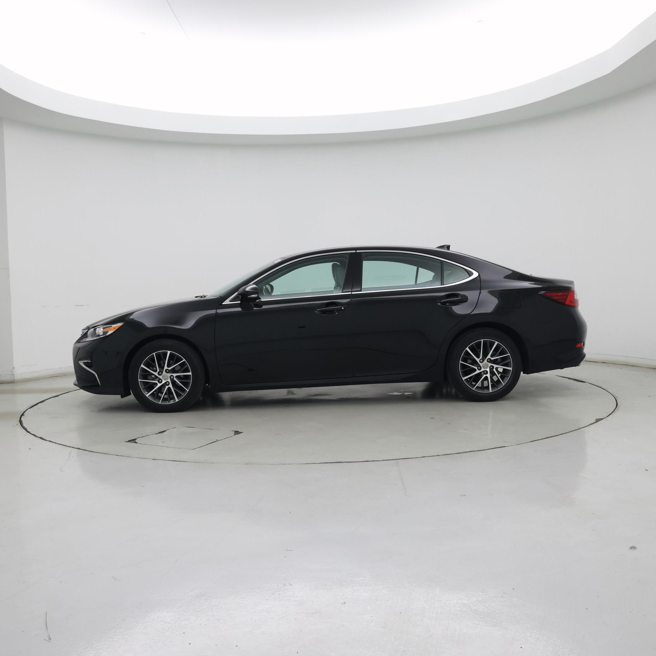 Thumbnail: 2016 Lexus ES - 3