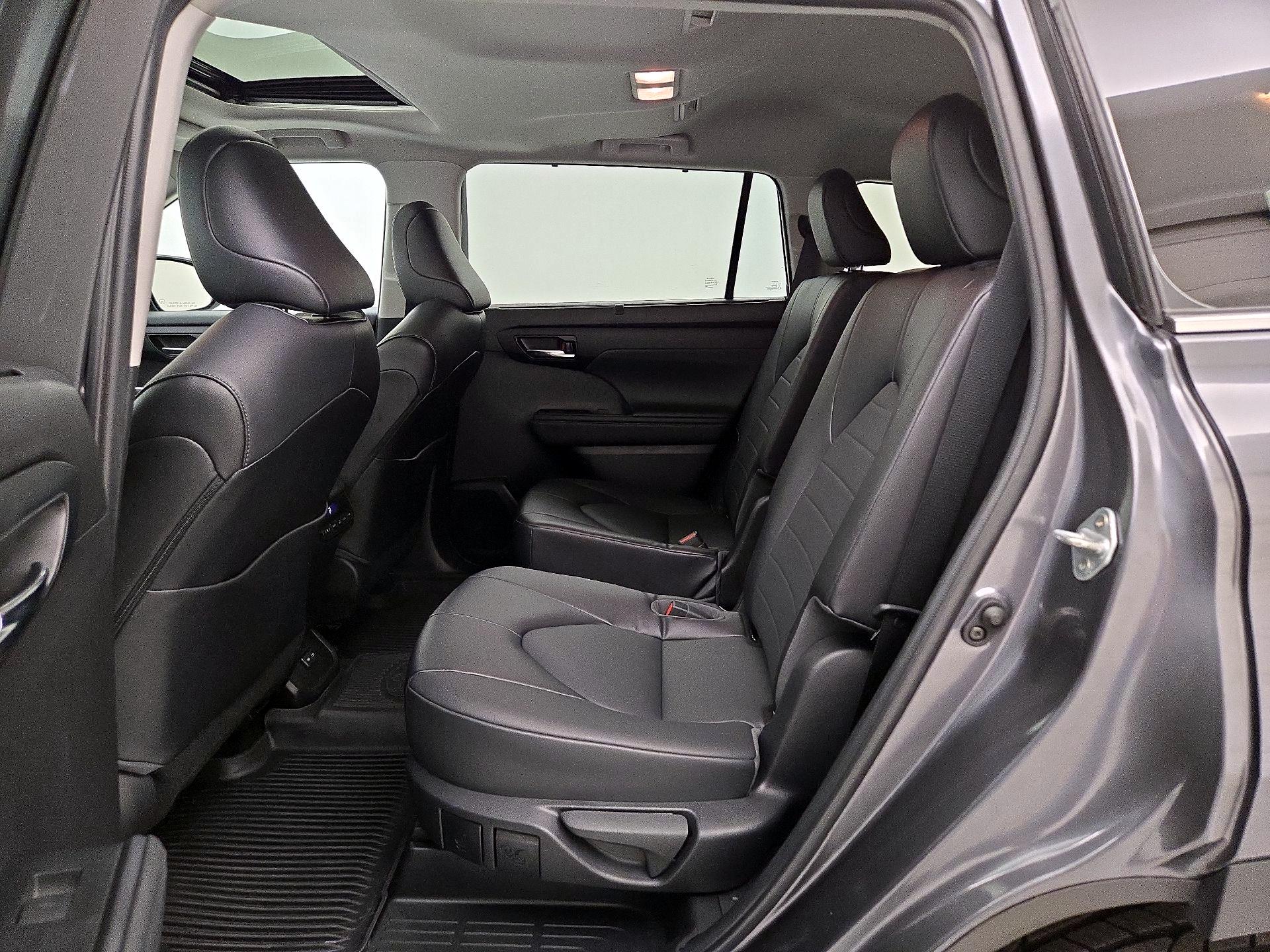Thumbnail: 2022 Toyota Highlander - 20